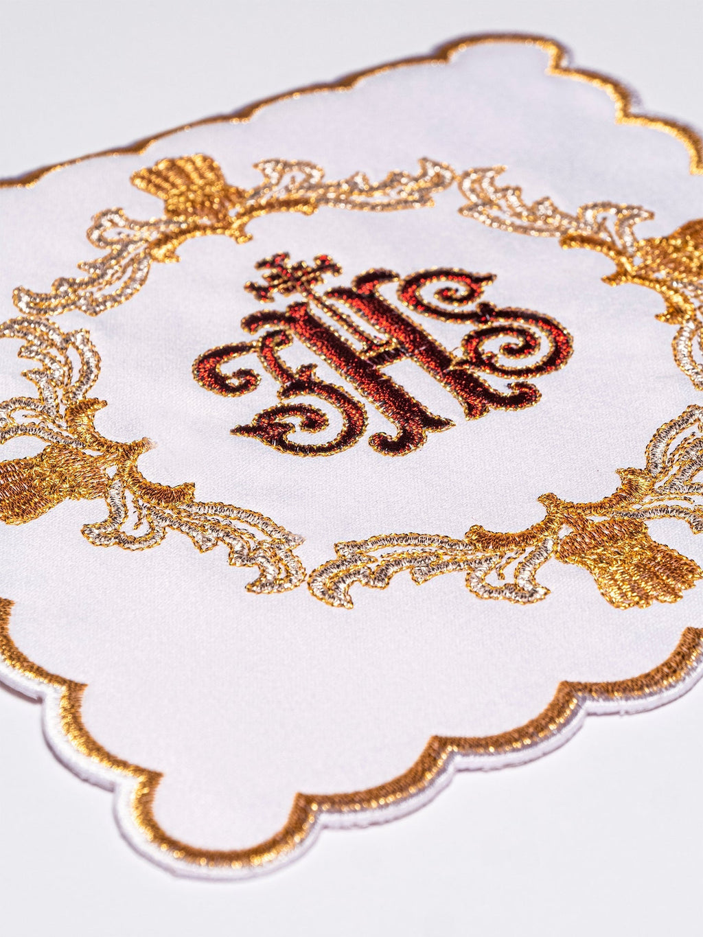 Linge d'autel avec une broderie rouge KK/038 - CHASUBLES.FR