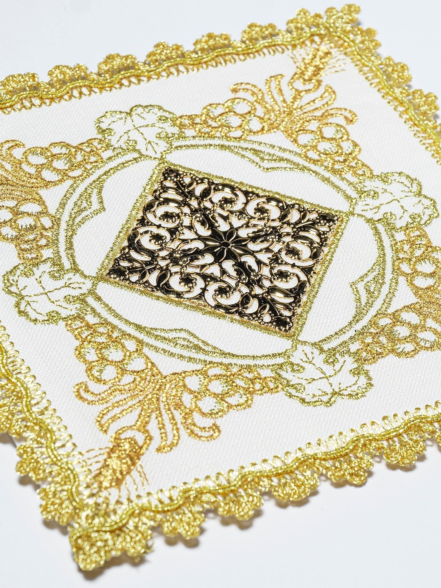 Linge d'autel avec une petite croix métallique HA/5008 - CHASUBLES.FR