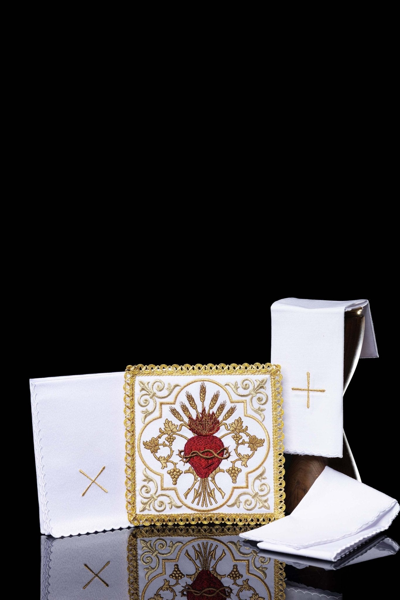 Linge d’autel brodé avec le Cœur de Jésus KK/5012 - CHASUBLES.FR