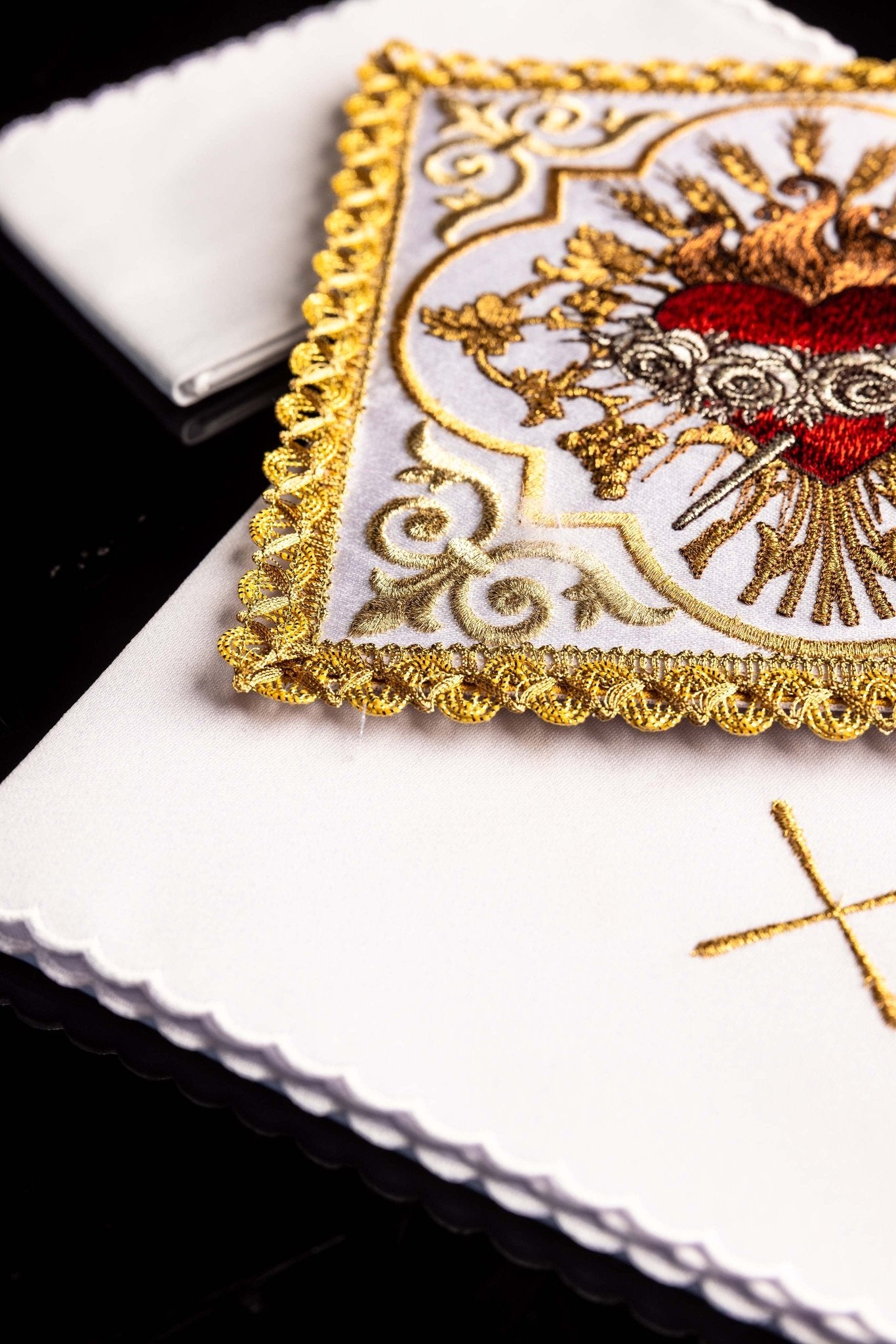 Linge d’autel brodé avec le Cœur de Marie KK/5009 - CHASUBLES.FR