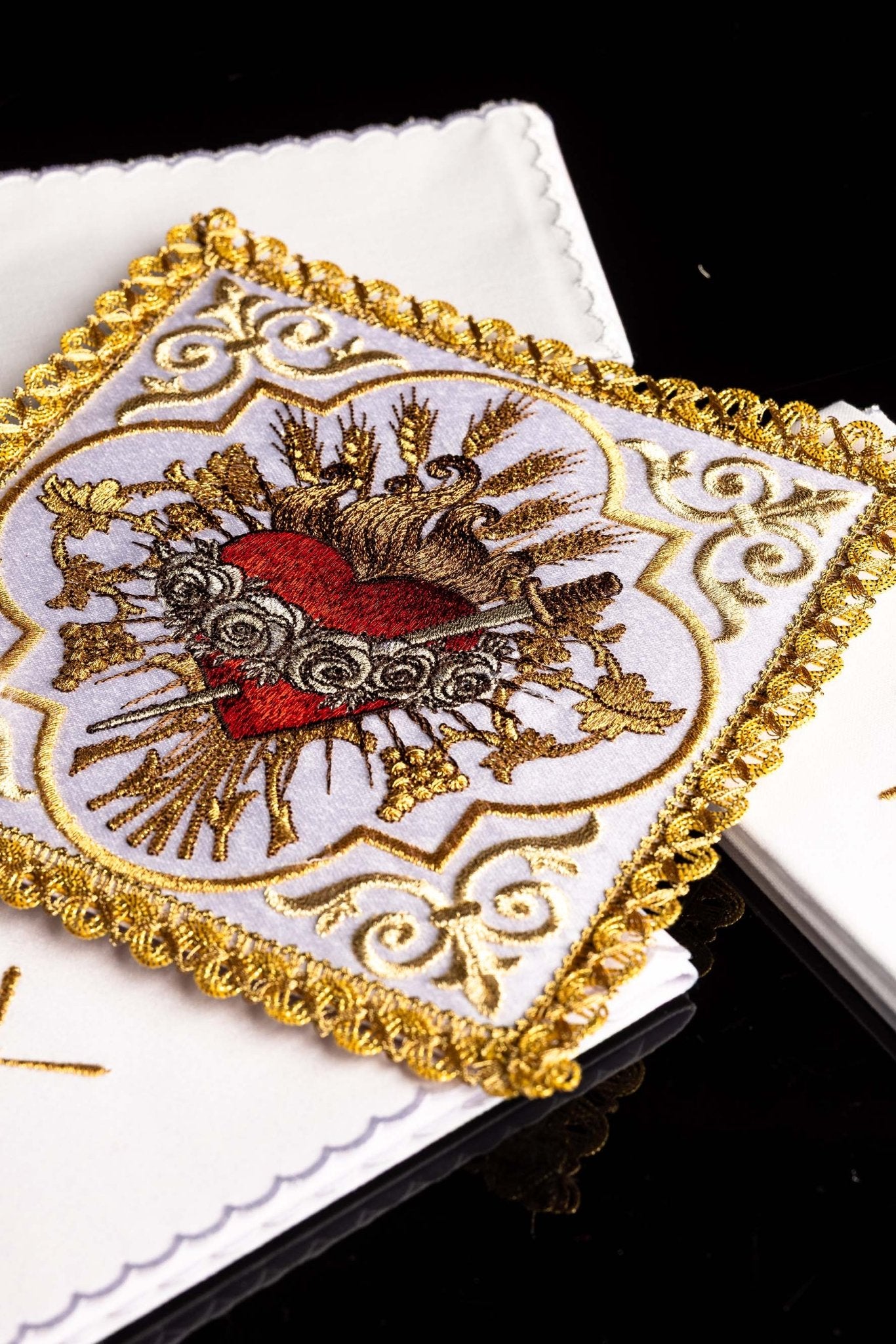 Linge d’autel brodé avec le Cœur de Marie KK/5009 - CHASUBLES.FR