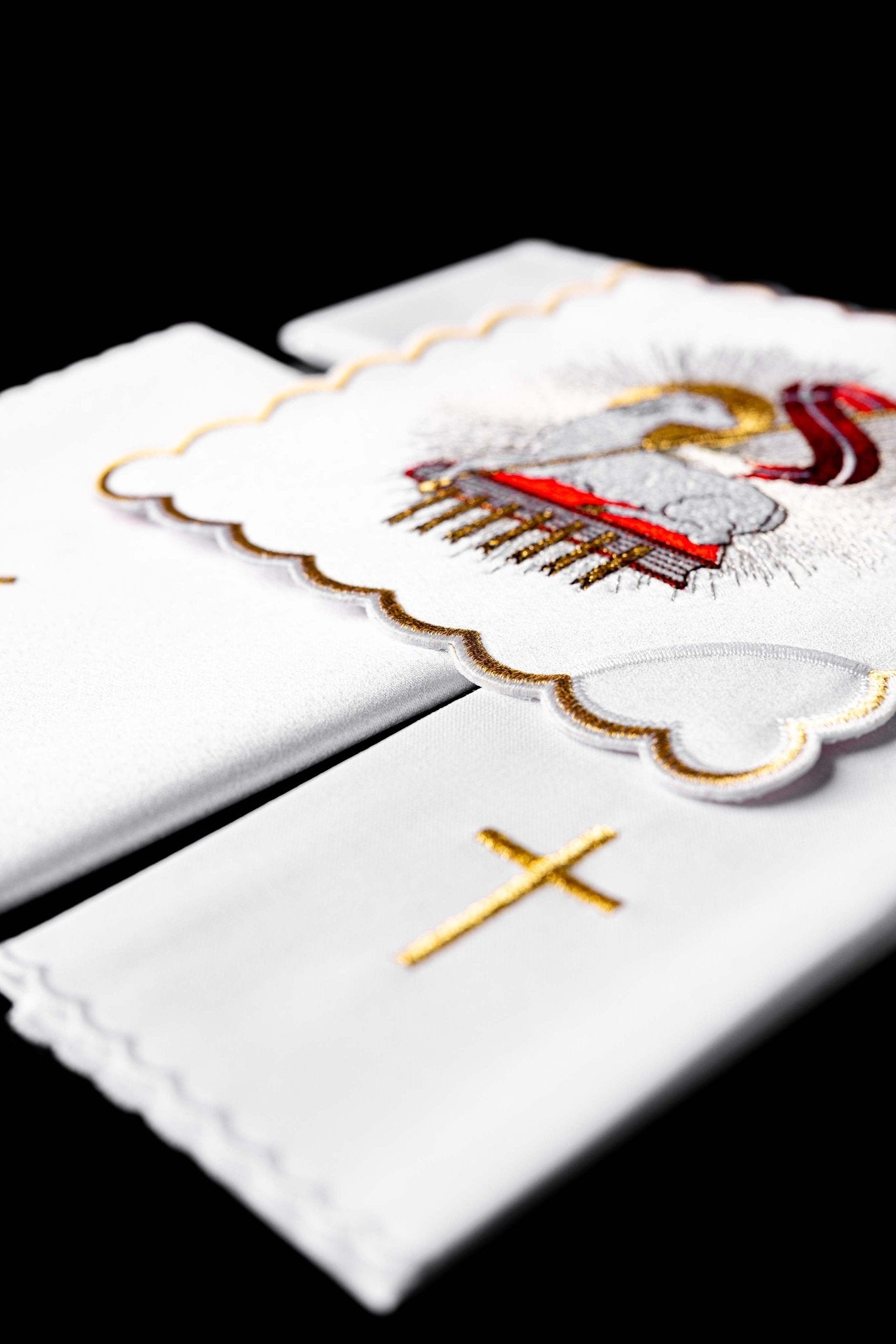 Linge d'autel brodé avec le motif de l'Agneau de Dieu KK/100 - CHASUBLES.FR
