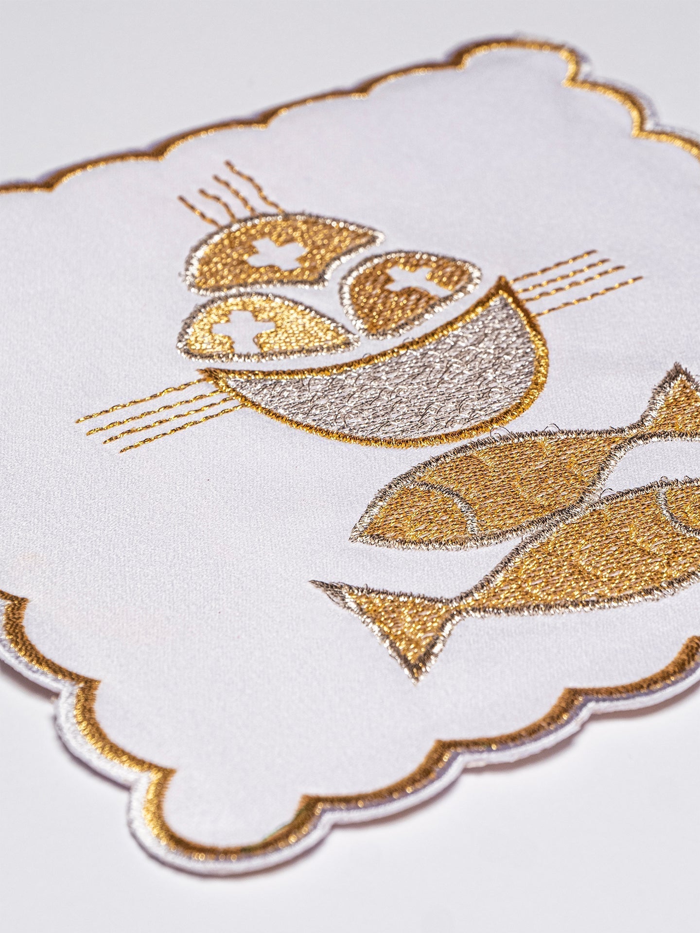 Linge d'autel brodé avec le motif des poissons KK/018 - CHASUBLES.FR