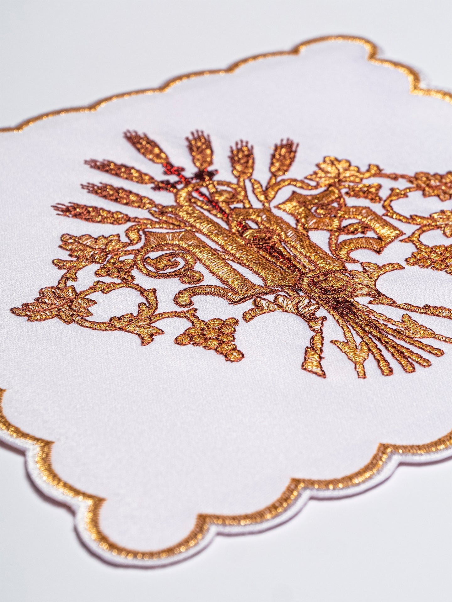 Linge d'autel brodé avec le motif IHS KK/168 - CHASUBLES.FR