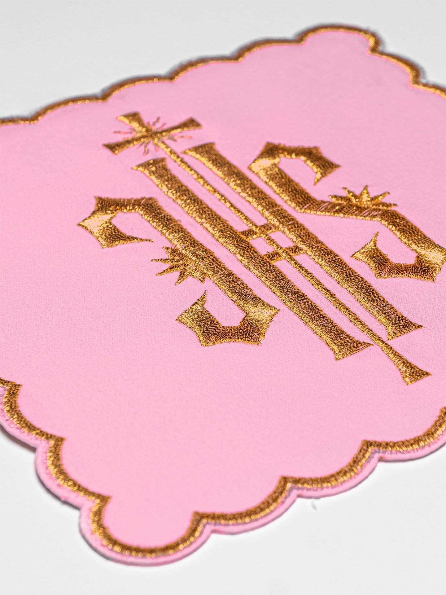 Linge d'autel brodé avec le motif IHS en rose KK/029/08 - CHASUBLES.FR