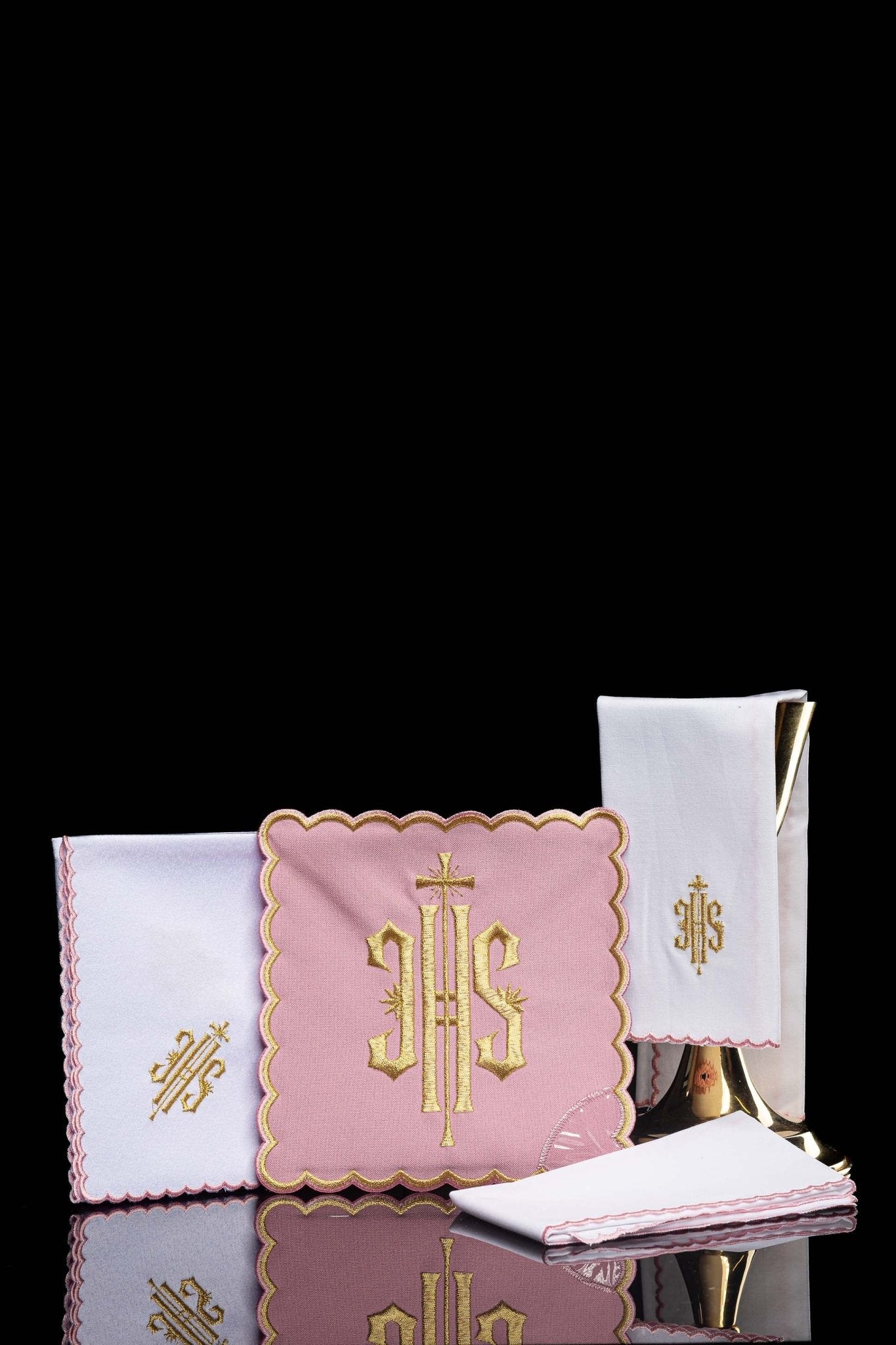 Linge d'autel brodé avec le motif IHS en rose KK/029/08 - CHASUBLES.FR