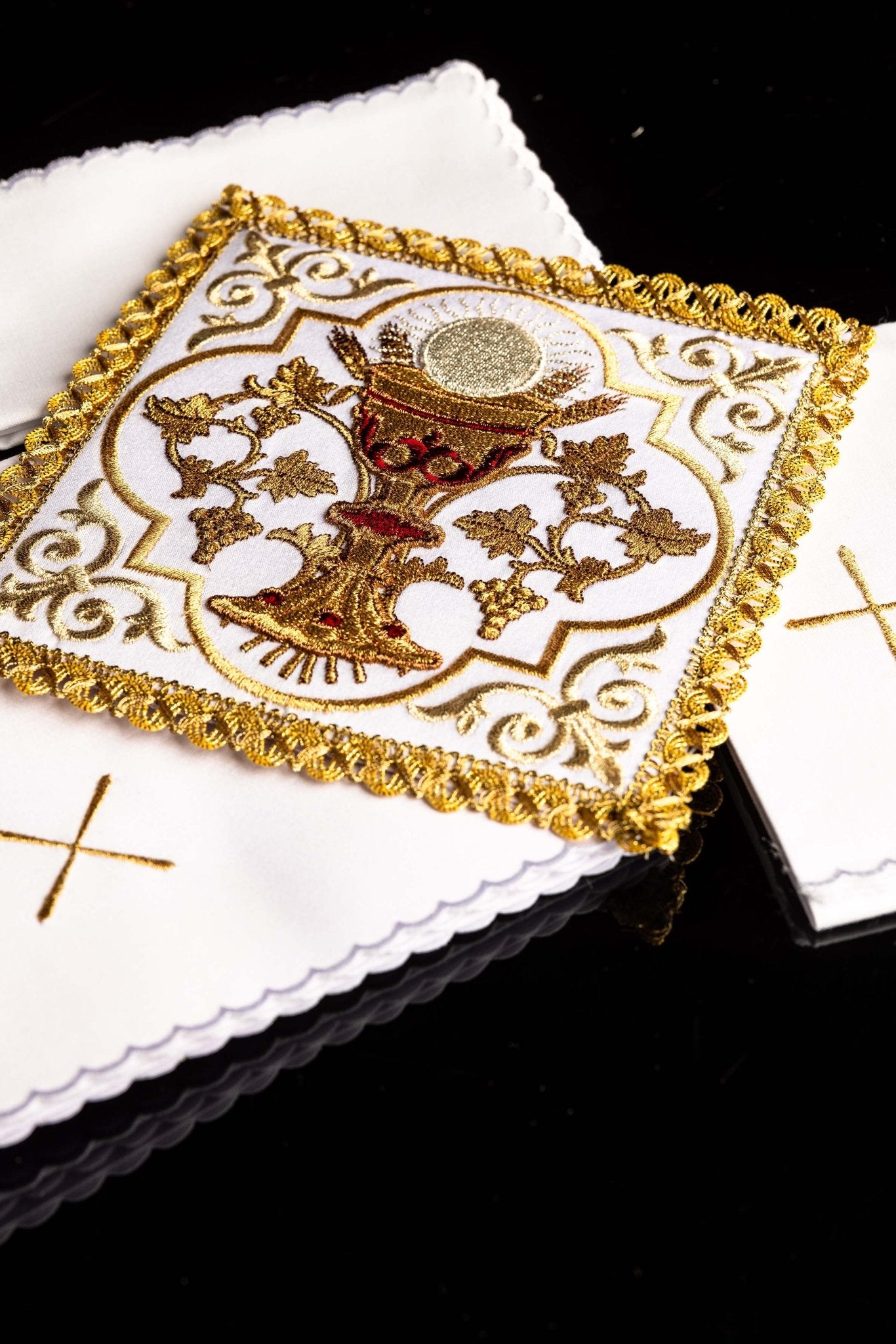 Linge d’autel brodé avec le symbole du Calice Eucharistique KK/5013 - CHASUBLES.FR