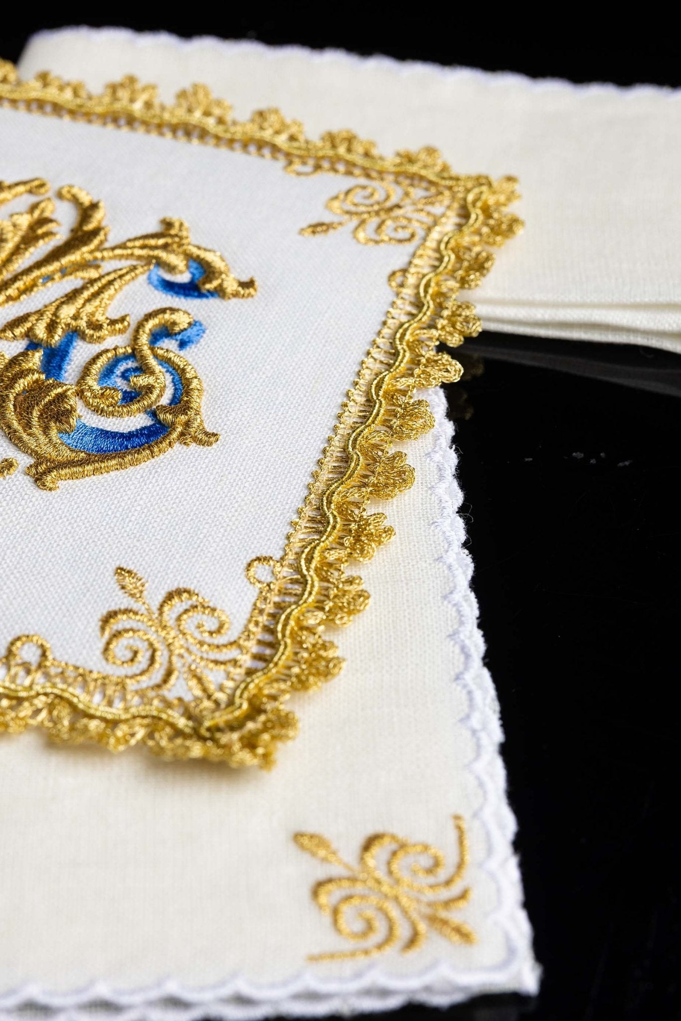 Linge d'autel brodé avec le symbole marial HA/5014 - CHASUBLES.FR