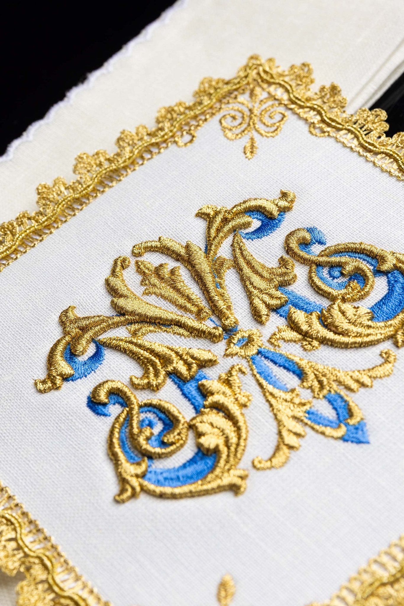 Linge d'autel brodé avec le symbole marial HA/5014 - CHASUBLES.FR