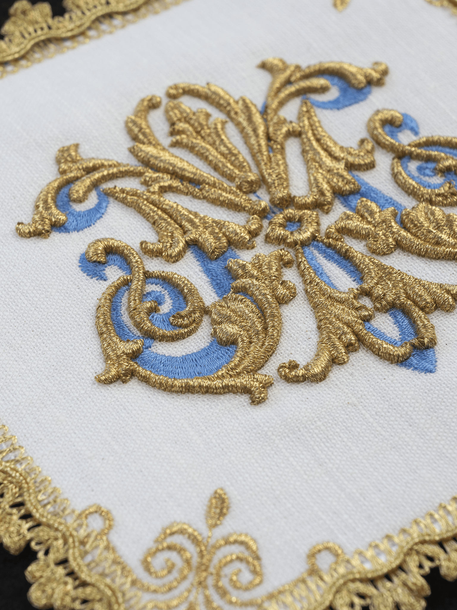 Linge d'autel brodé avec le symbole marial HA/5014 - CHASUBLES.FR