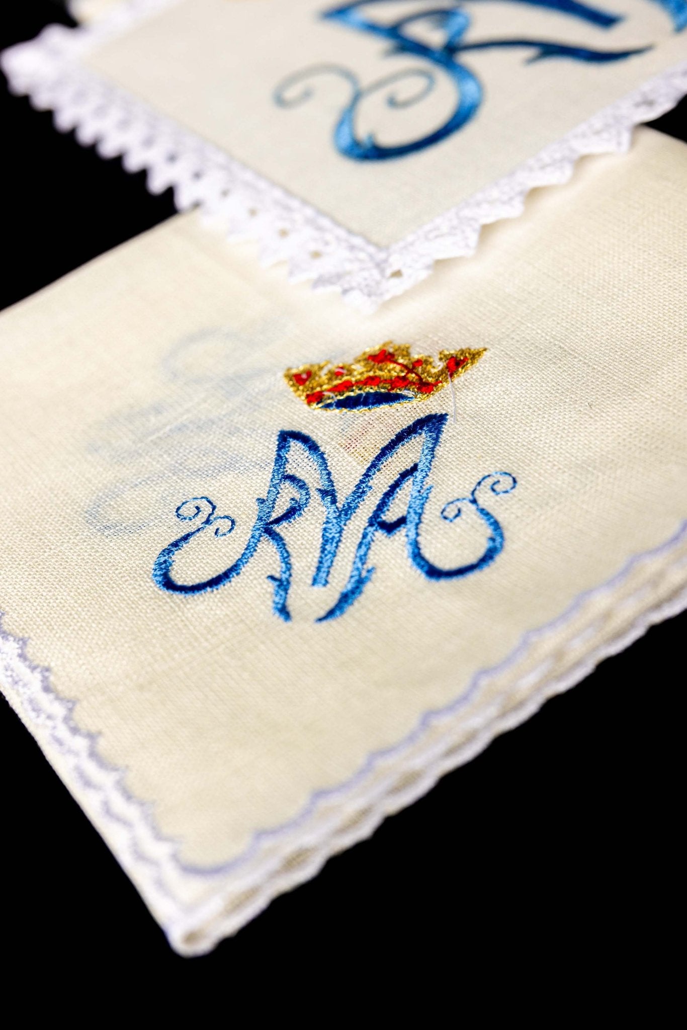 Linge d'autel brodé avec le symbole marial KKL/003/C1 - CHASUBLES.FR