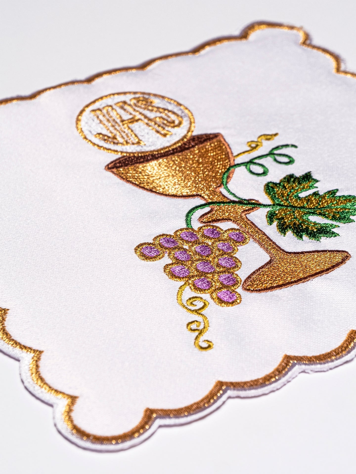Linge d'autel brodé avec un motif de calice KK/058 - CHASUBLES.FR