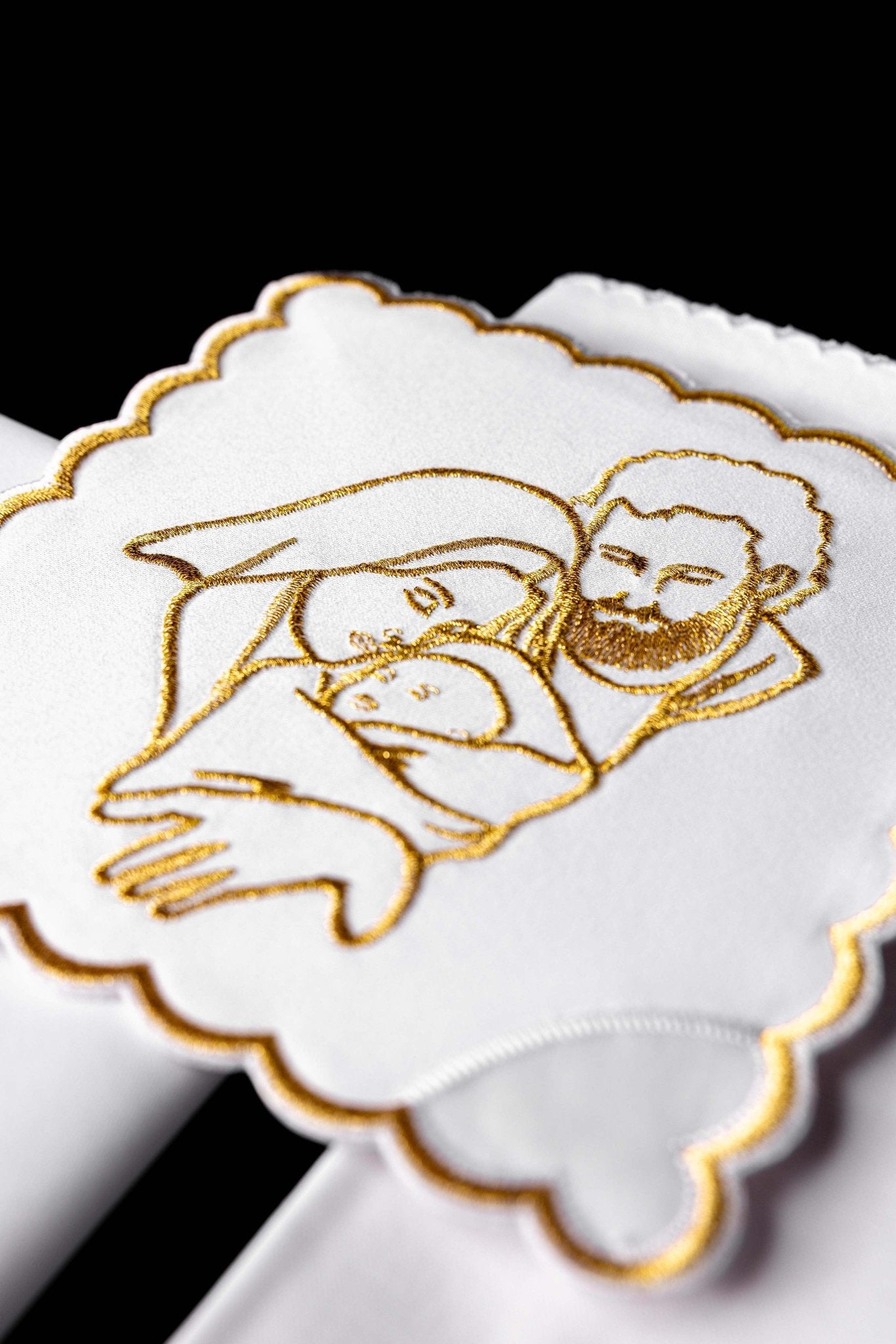 Linge d'autel brodé avec un motif de la Sainte Famille KK/120 - CHASUBLES.FR