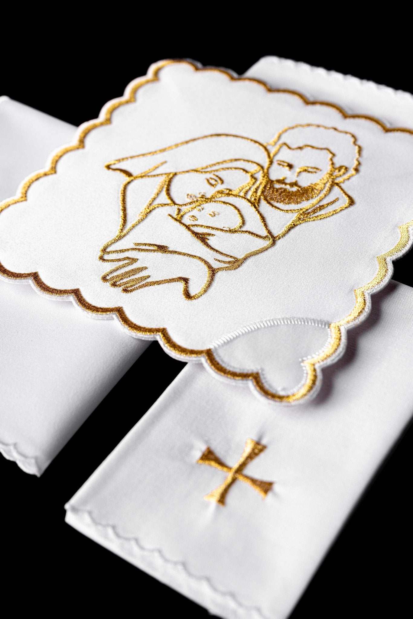 Linge d'autel brodé avec un motif de la Sainte Famille KK/120 - CHASUBLES.FR
