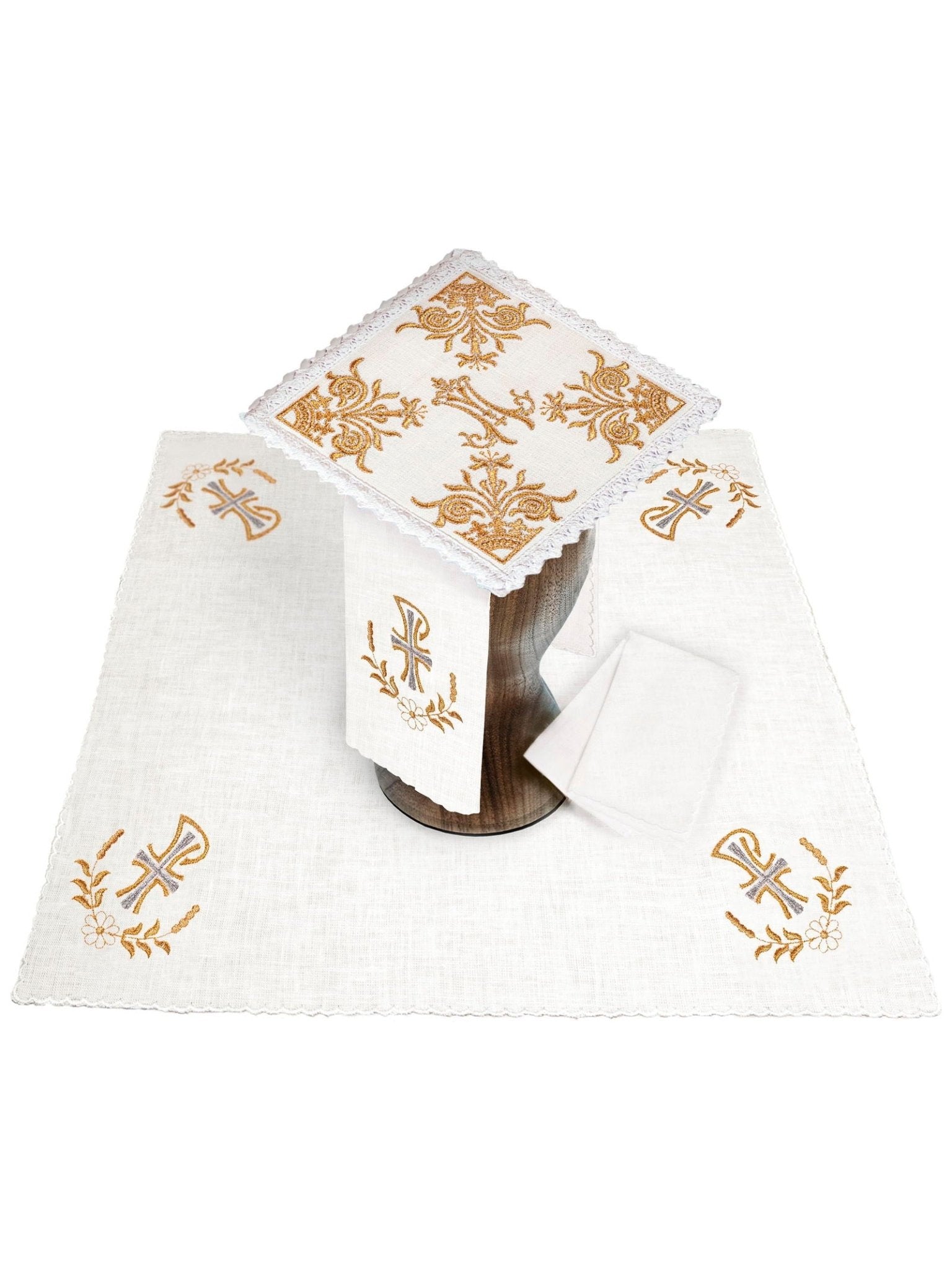 Linge d'autel brodé avec un motif marial richement décoré KKL/077 - CHASUBLES.FR
