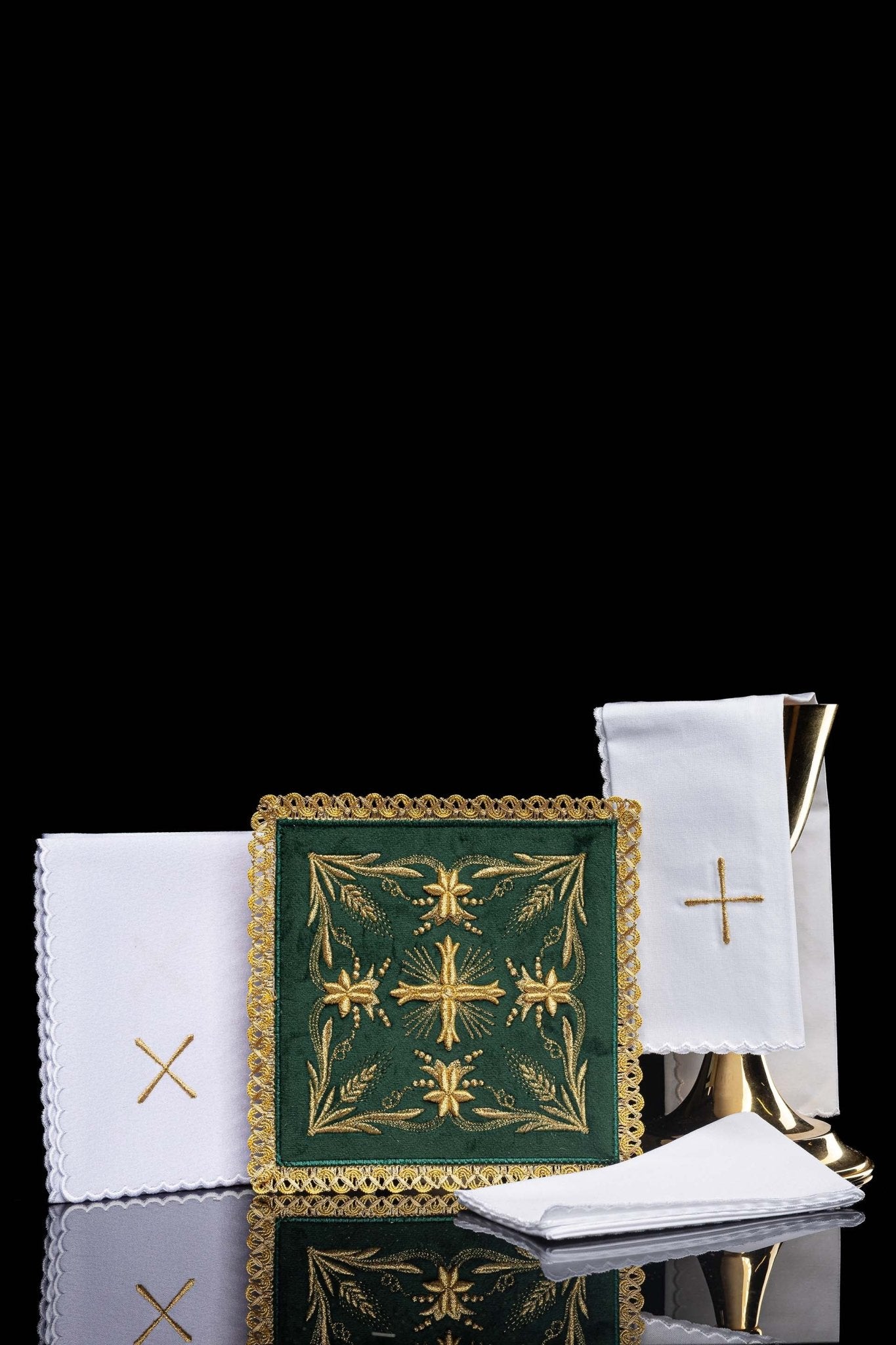 Linge d'autel brodé broderie en croix velours vert KK/5001/C3 - CHASUBLES.FR