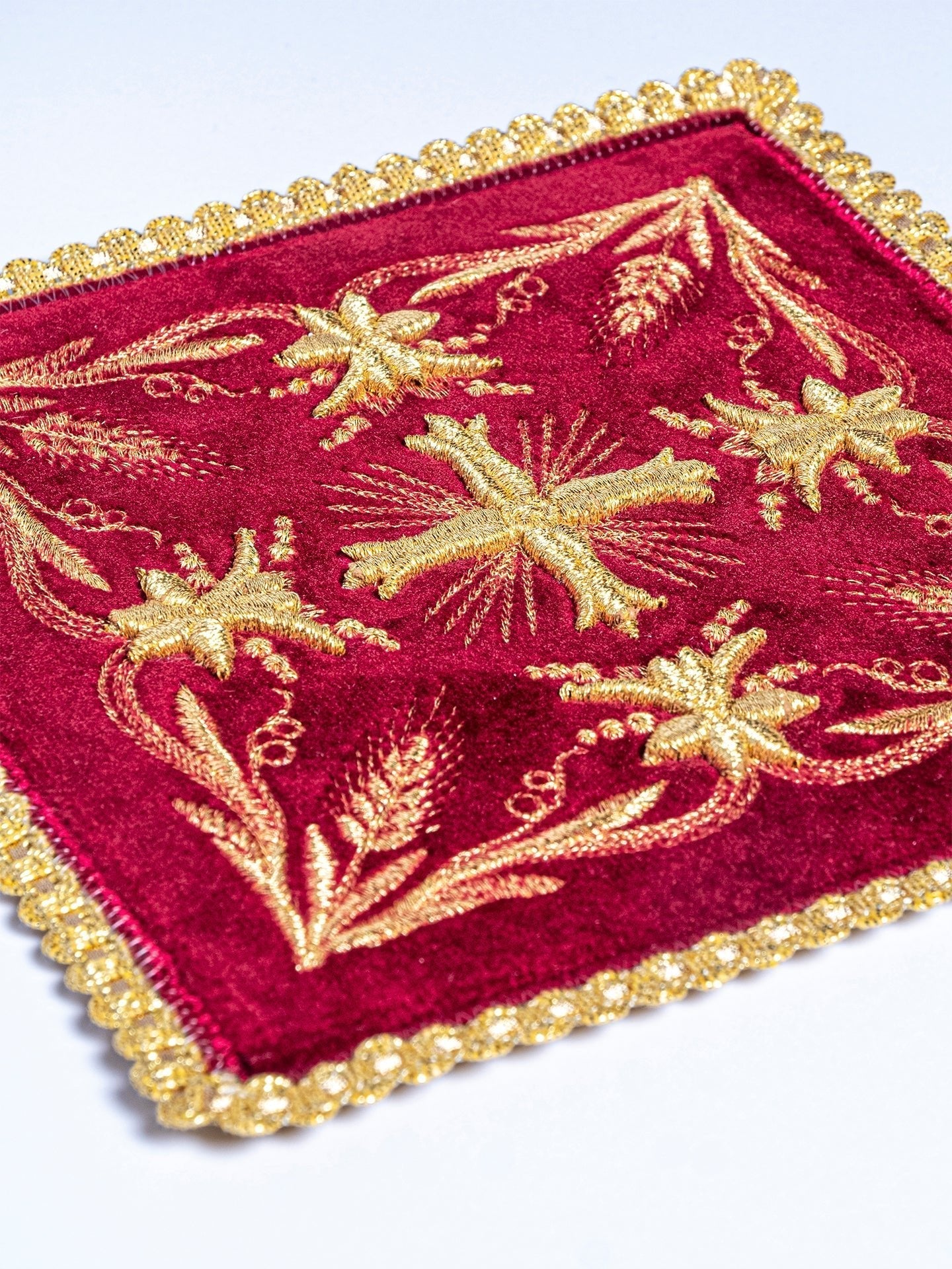 Linge d'autel brodé en velours bordeaux KK/5001/C1 - CHASUBLES.FR