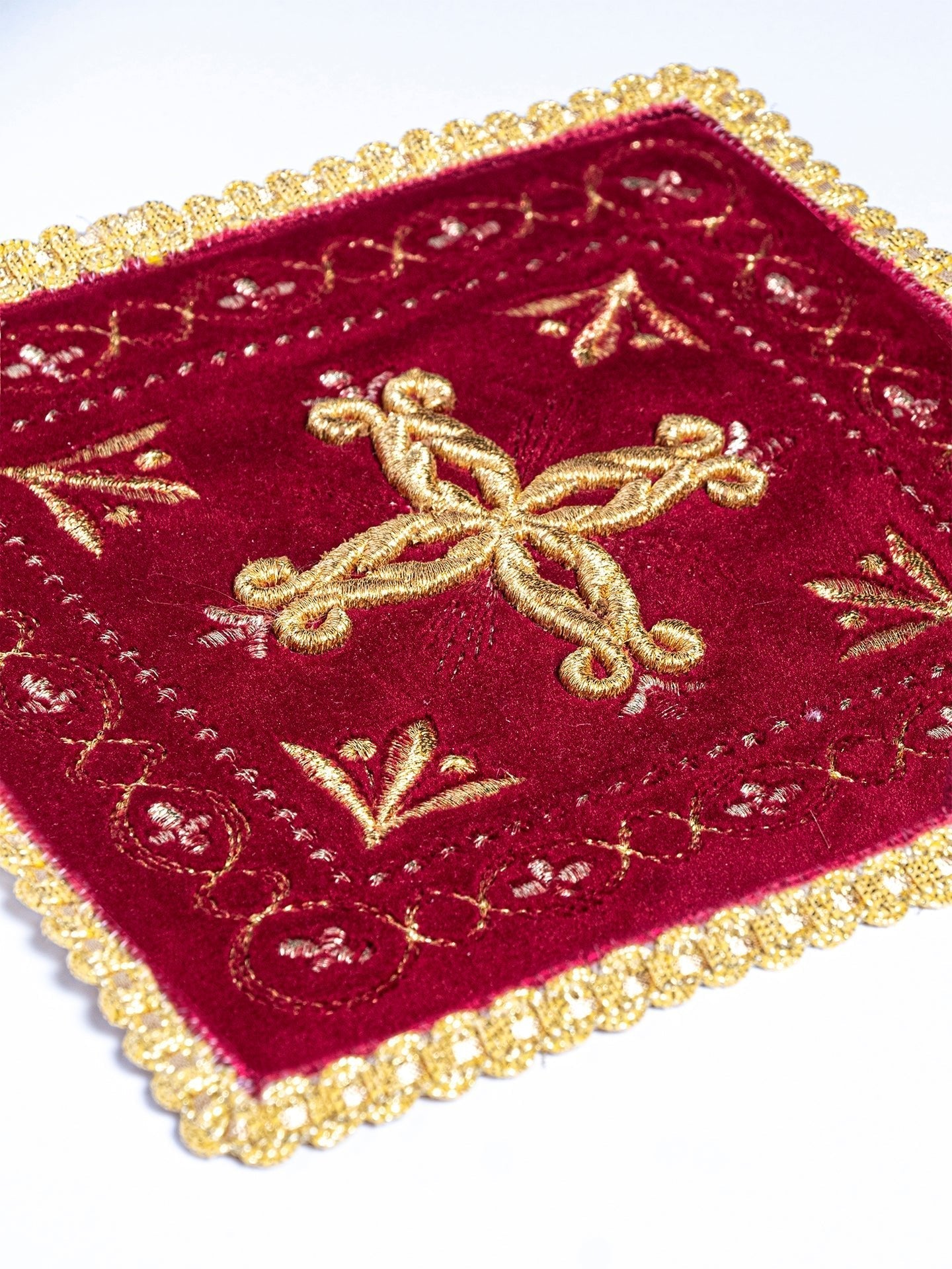 Linge d'autel brodé en velours bordeaux KK/5006/C1 - CHASUBLES.FR