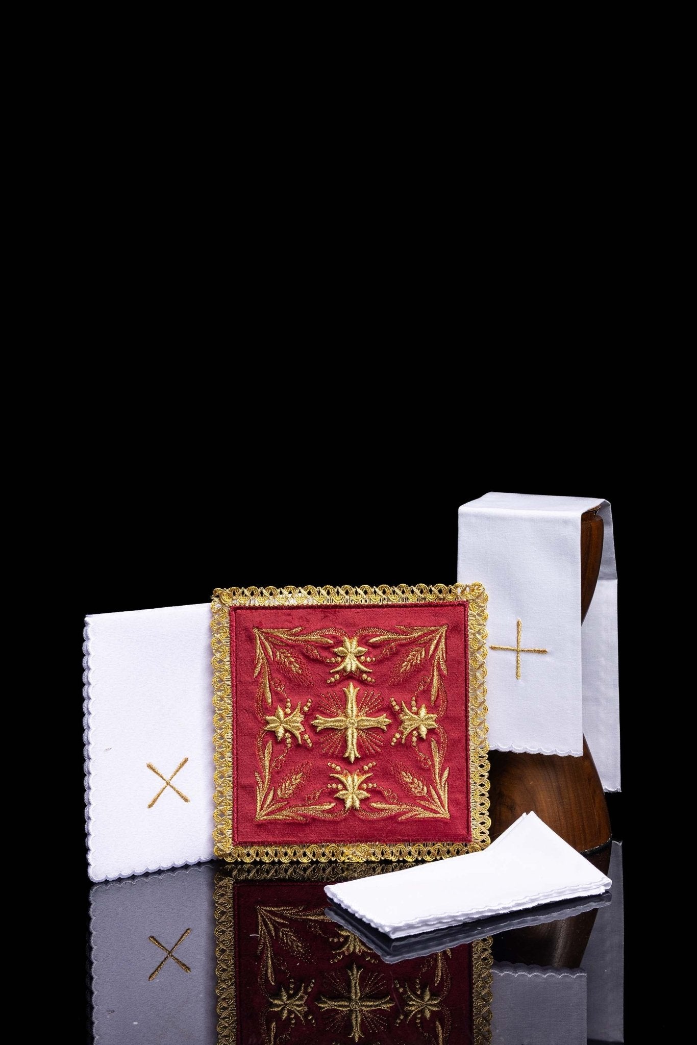 Linge d'autel brodé en velours bordeaux KK/5001/C1 - CHASUBLES.FR