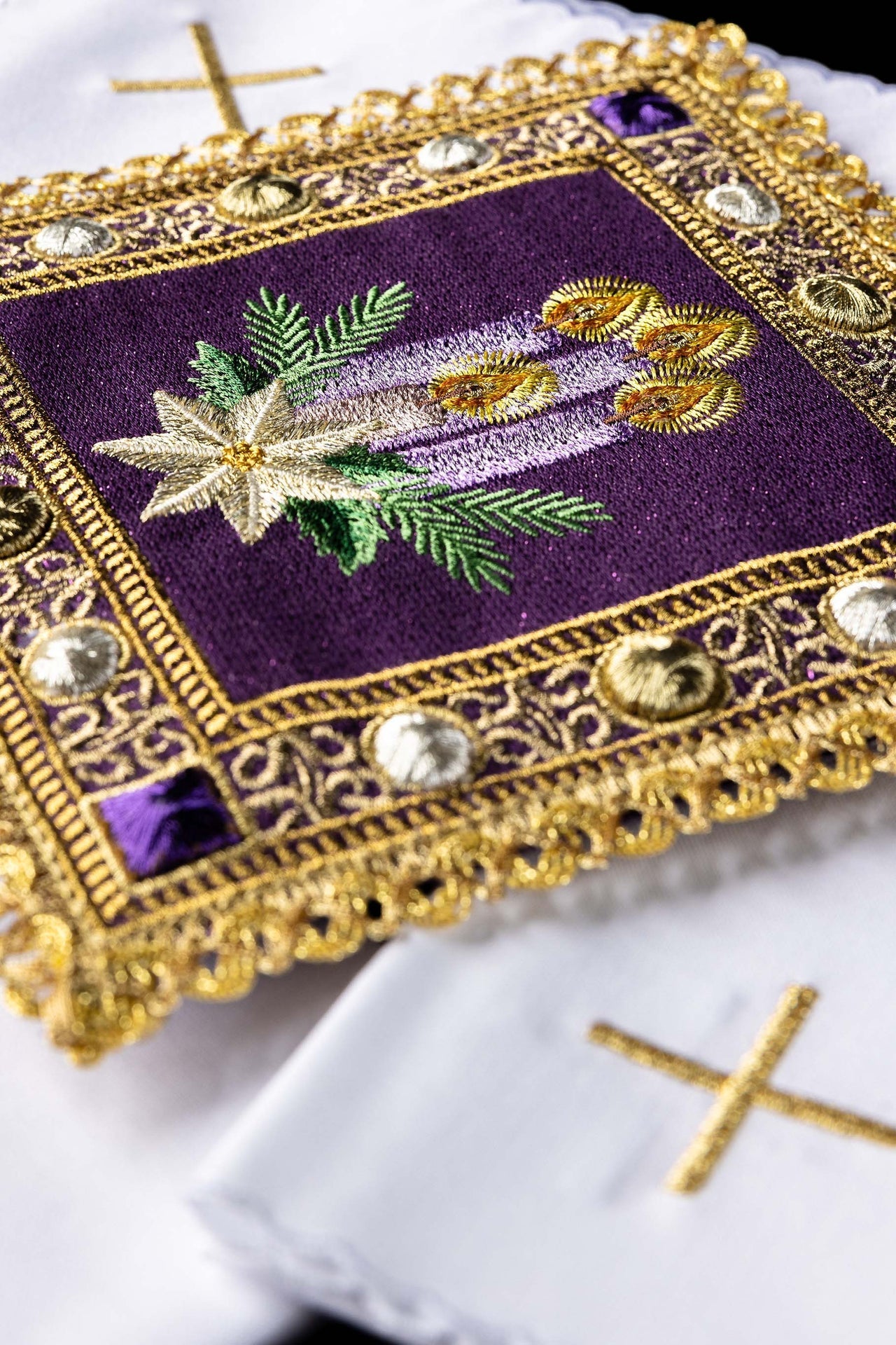 Linge d’Autel Brodé pour l’Avent S-5176/03 - CHASUBLES.FR
