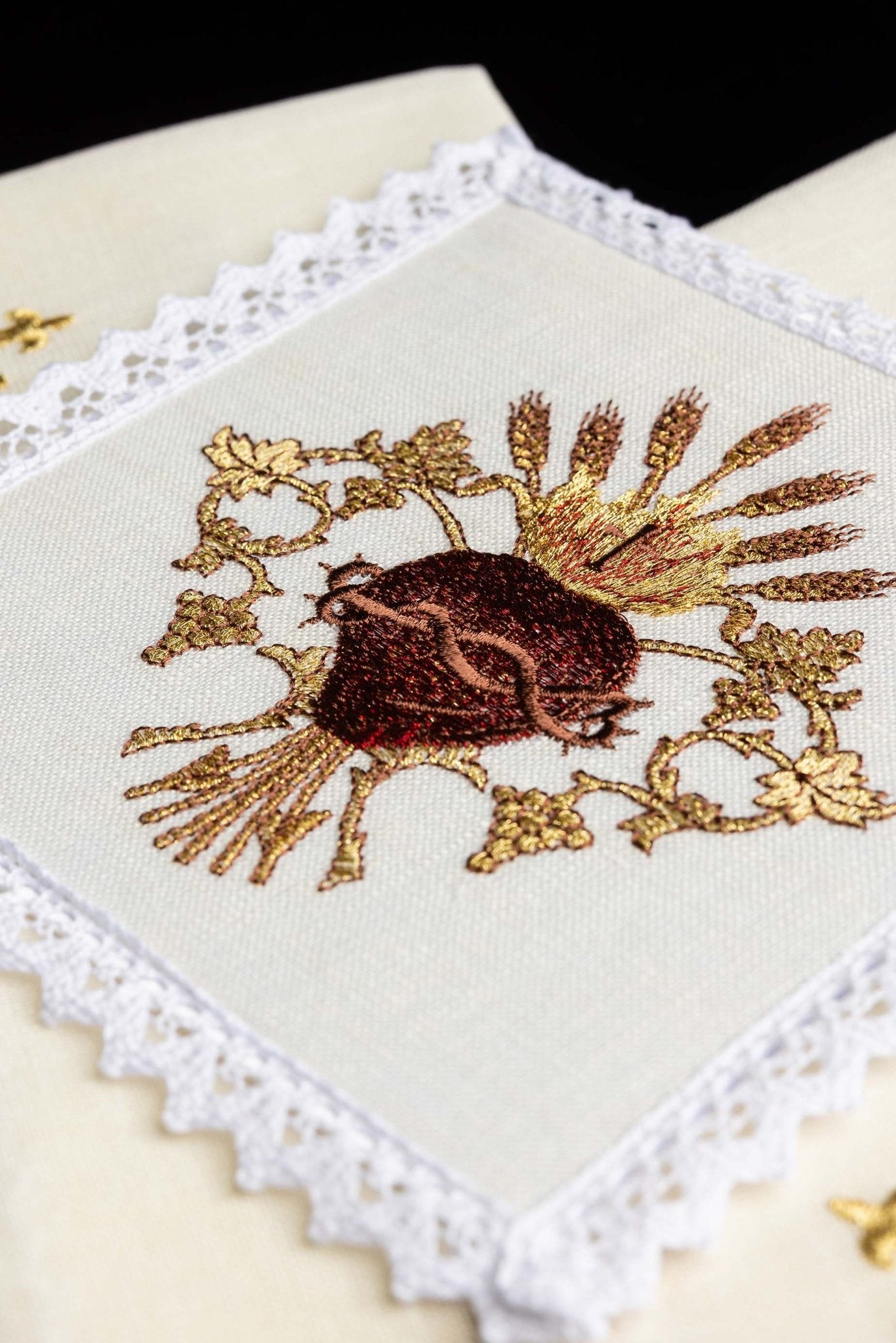Linge d'autel brodée en lin KKL/167 - CHASUBLES.FR