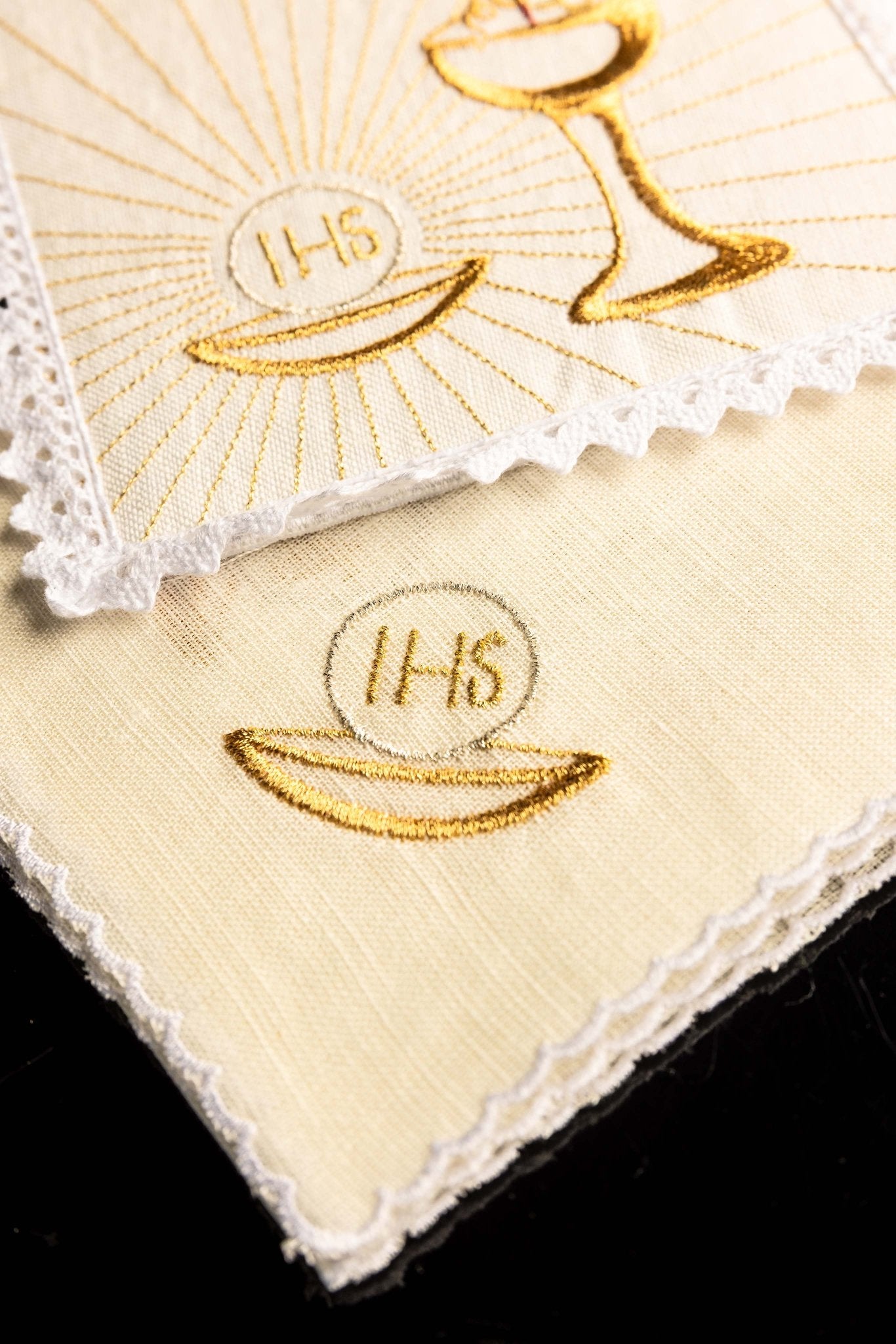 Linge d'autel en lin avec broderie délicate du calice en or KKL/089 - CHASUBLES.FR