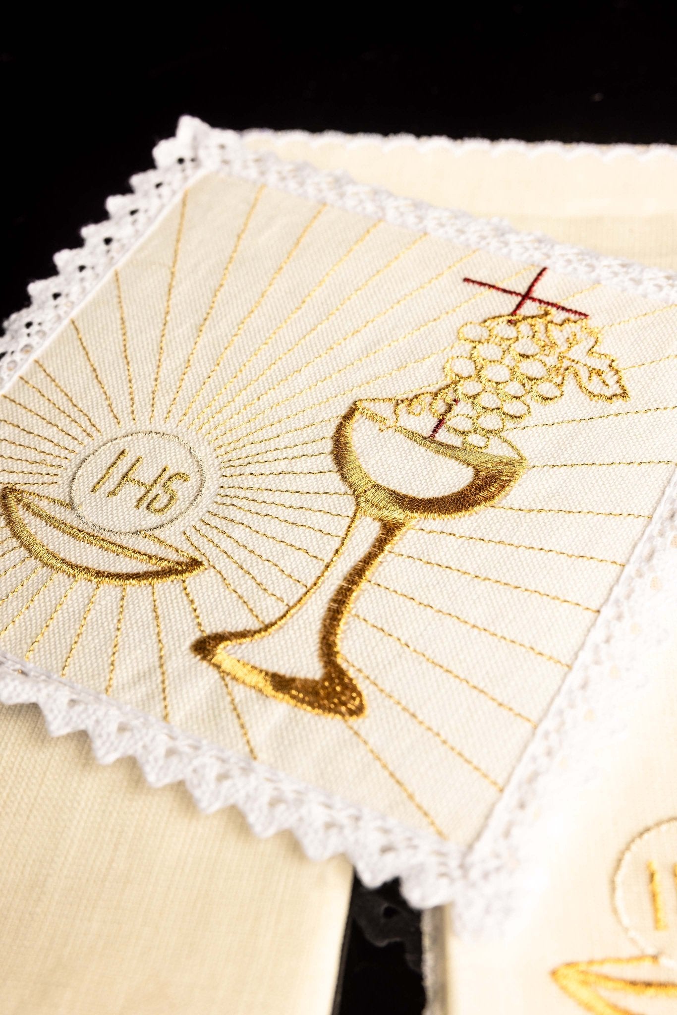Linge d'autel en lin avec broderie délicate du calice en or KKL/089 - CHASUBLES.FR