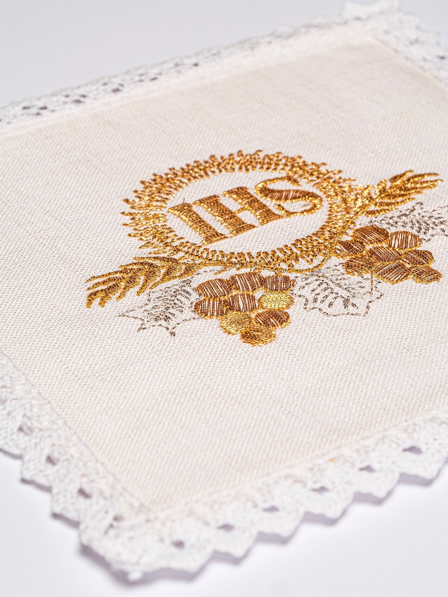 Linge d'autel en lin avec broderie IHS dorée KKL/015 - CHASUBLES.FR