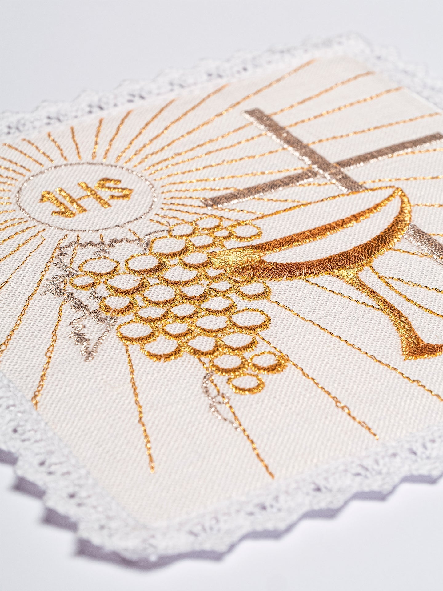 Linge d'autel en lin avec calice et croix brodés KKL/091 - CHASUBLES.FR