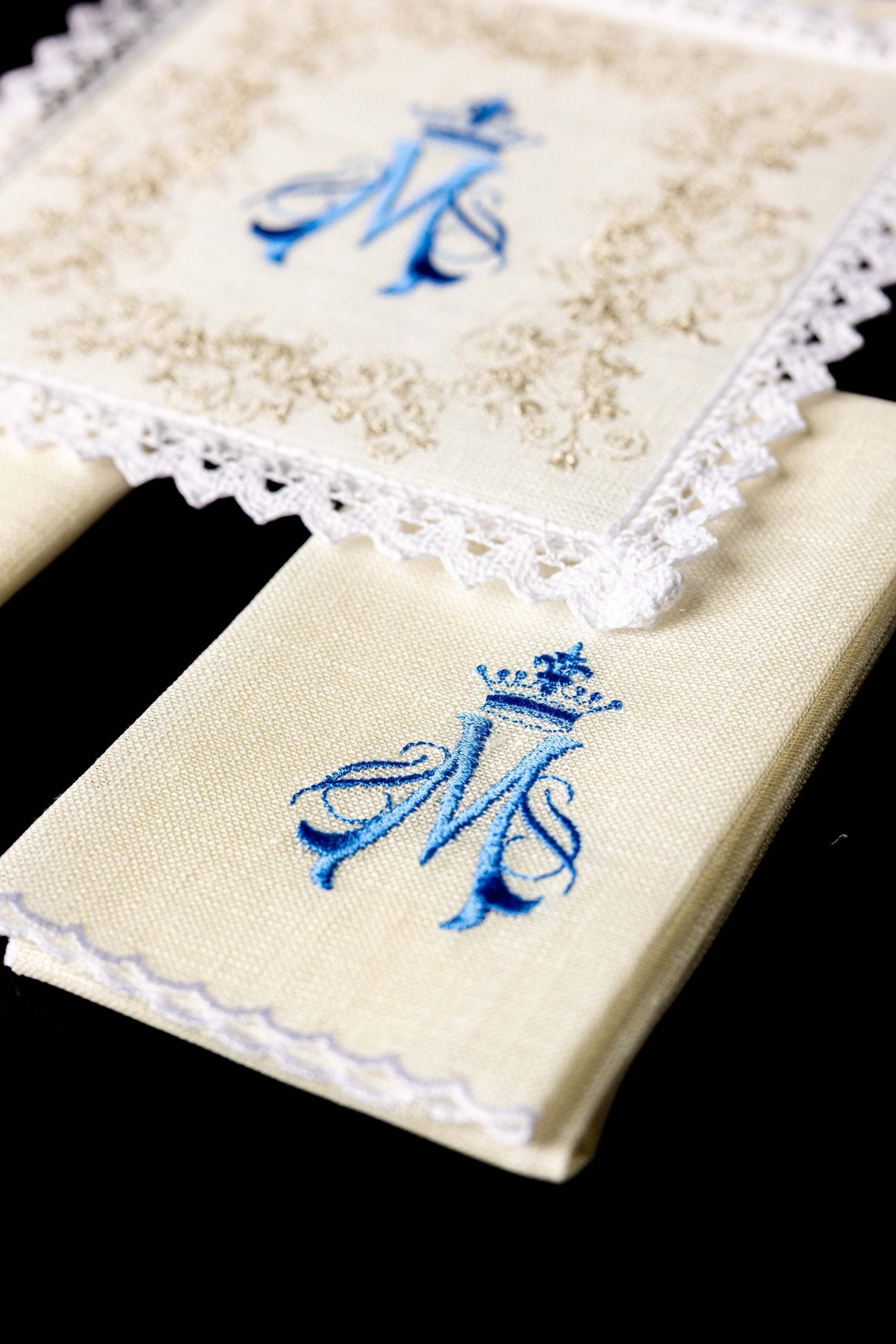 Linge d'autel en lin brodé avec le motif marial KKL/161 - CHASUBLES.FR
