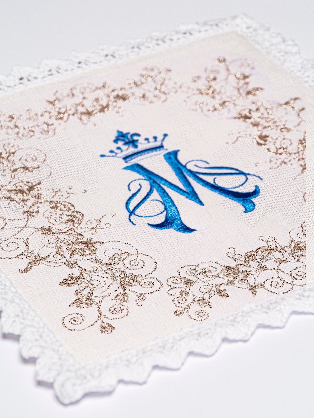 Linge d'autel en lin brodé avec le motif marial KKL/161 - CHASUBLES.FR