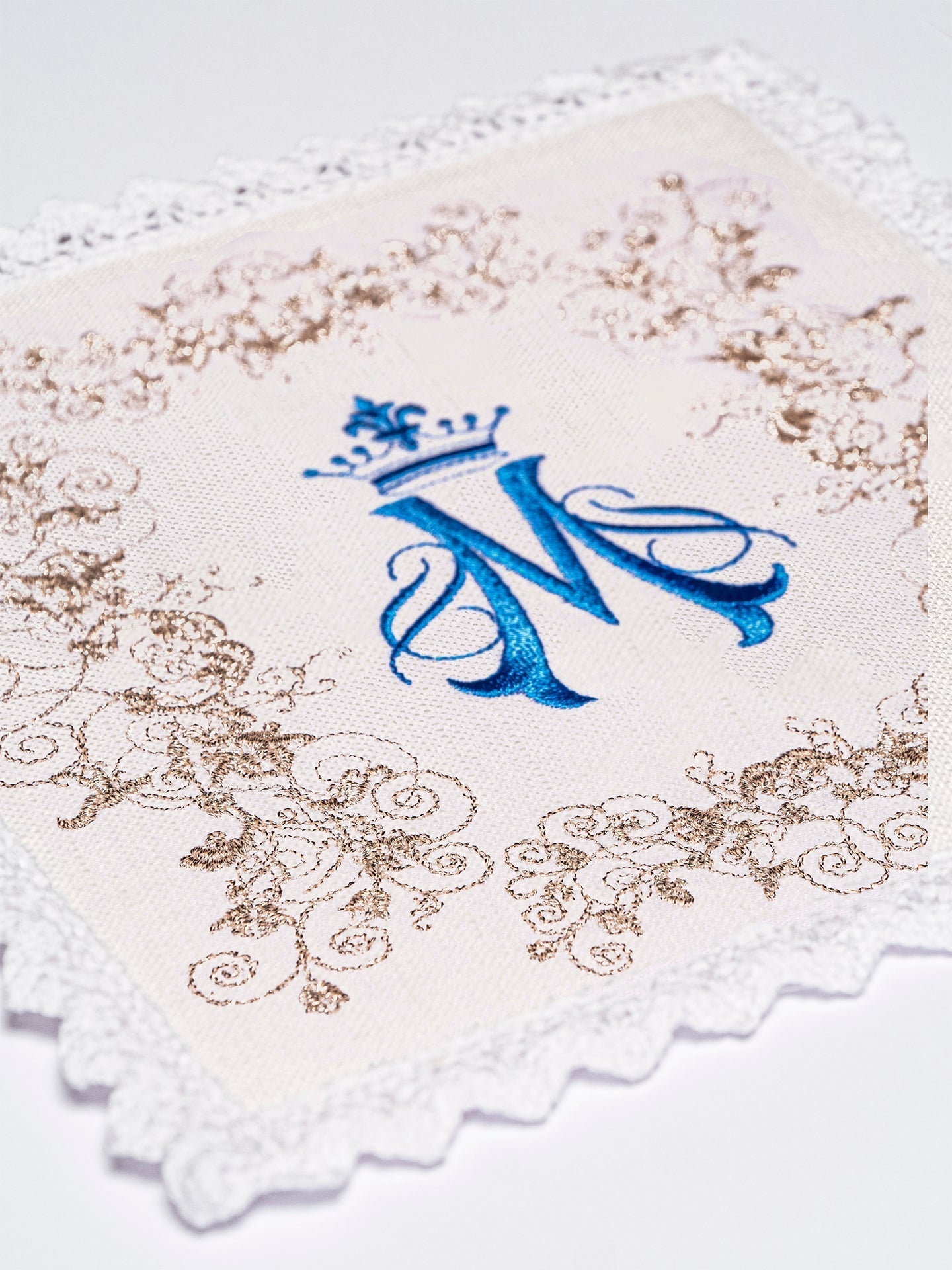 Linge d'autel en lin brodé avec le motif marial KKL/161 - CHASUBLES.FR