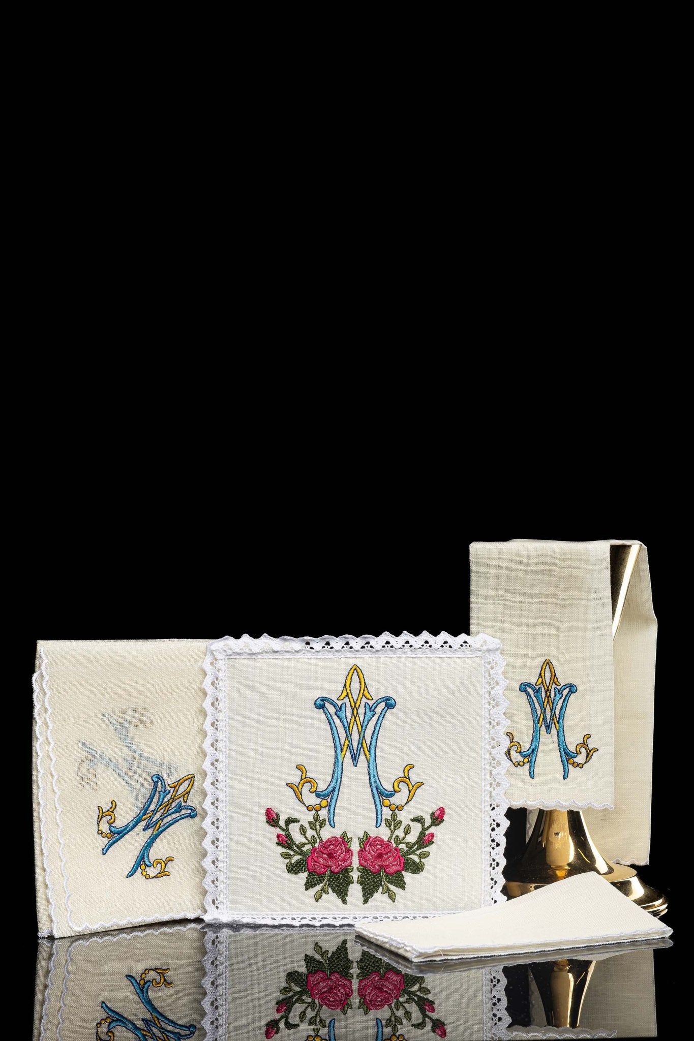 Linge d'autel en lin brodé avec un motif marial coloré KKL/078 - CHASUBLES.FR