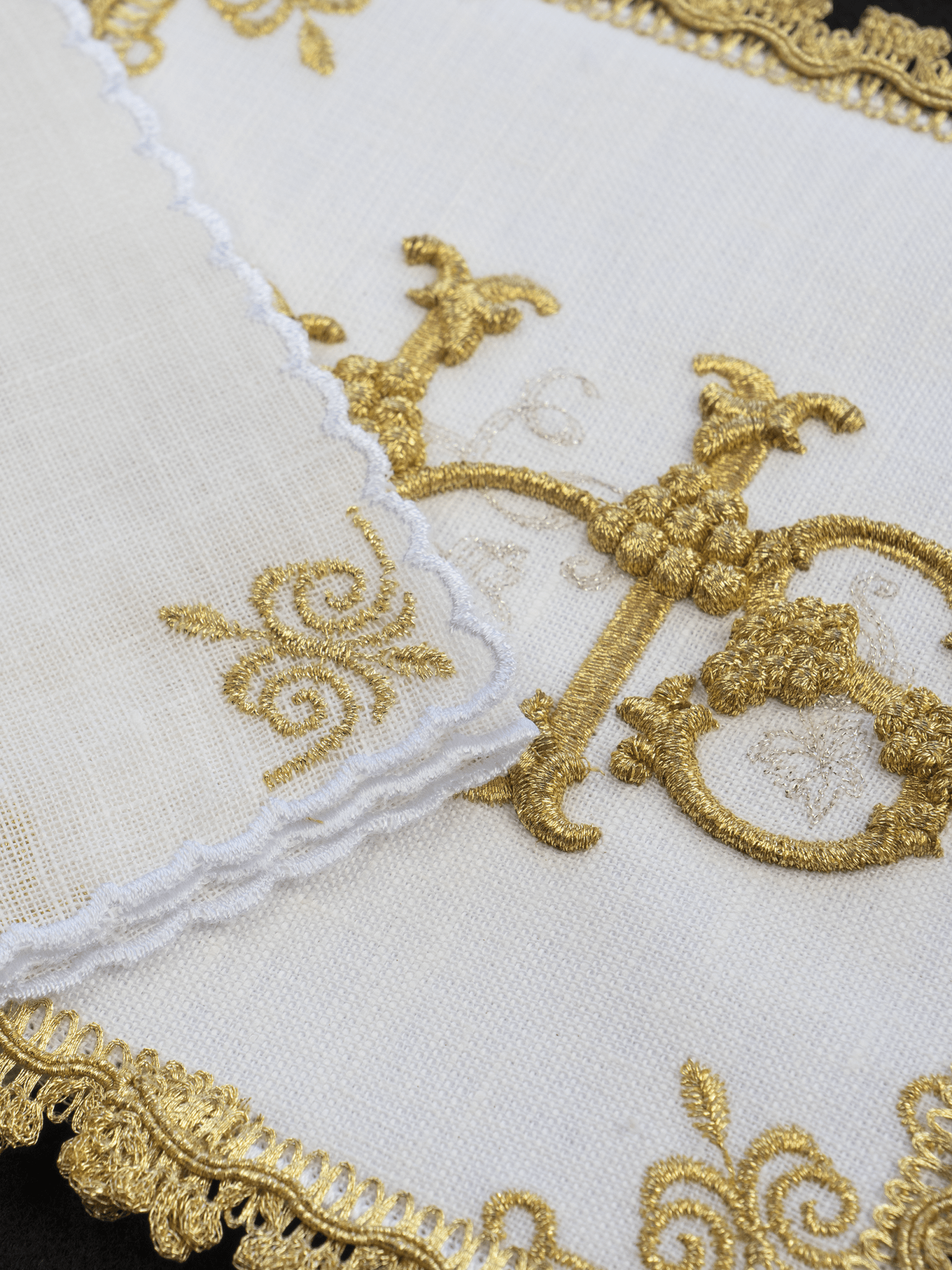 Linge d'autel en lin brodé IHS HA/5011 - CHASUBLES.FR