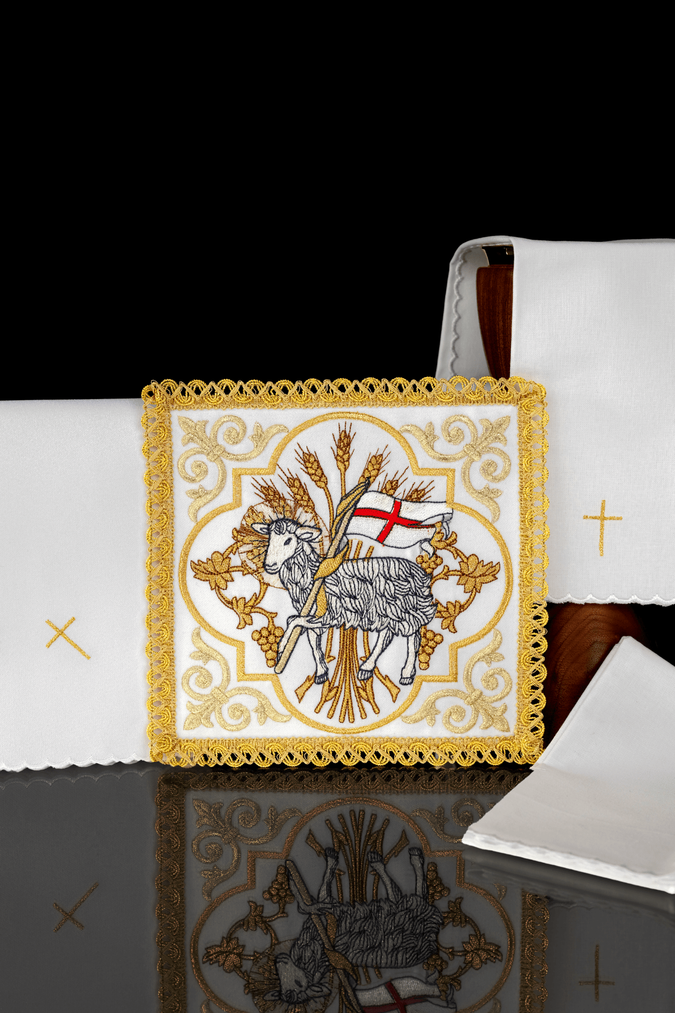 Lingerie brodé pour Pâques avec un agneau KK/5007 - CHASUBLES.FR