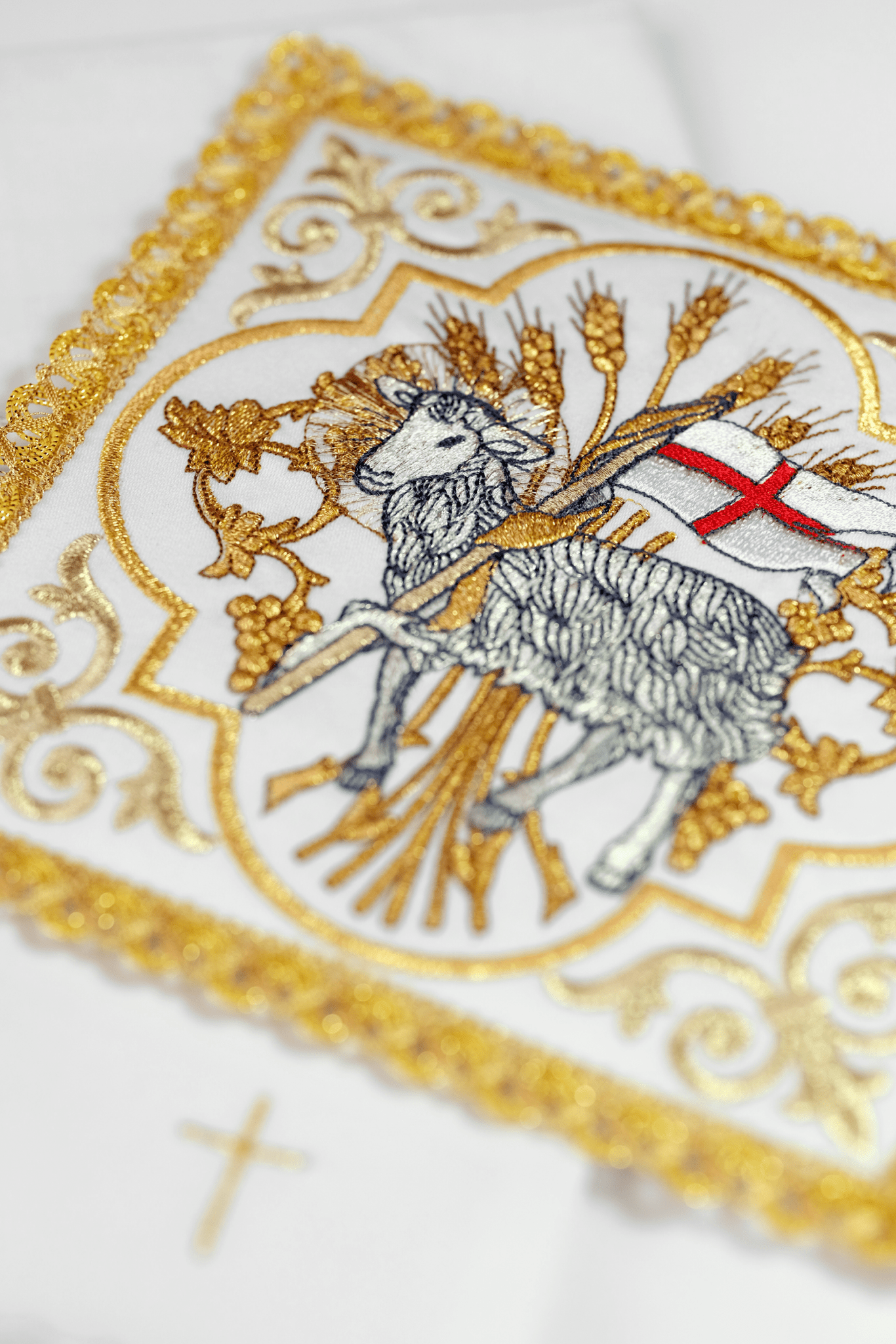Lingerie brodé pour Pâques avec un agneau KK/5007 - CHASUBLES.FR