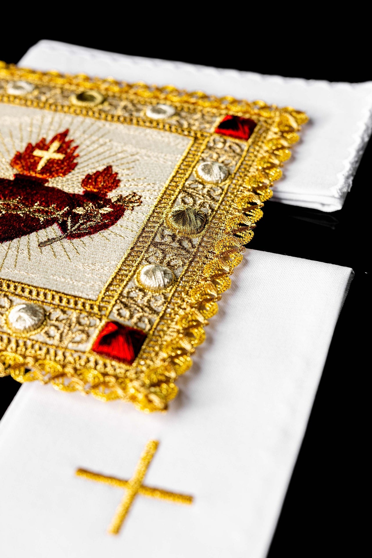 Linges d'autel avec broderie des trois cœurs S-5577 - CHASUBLES.FR