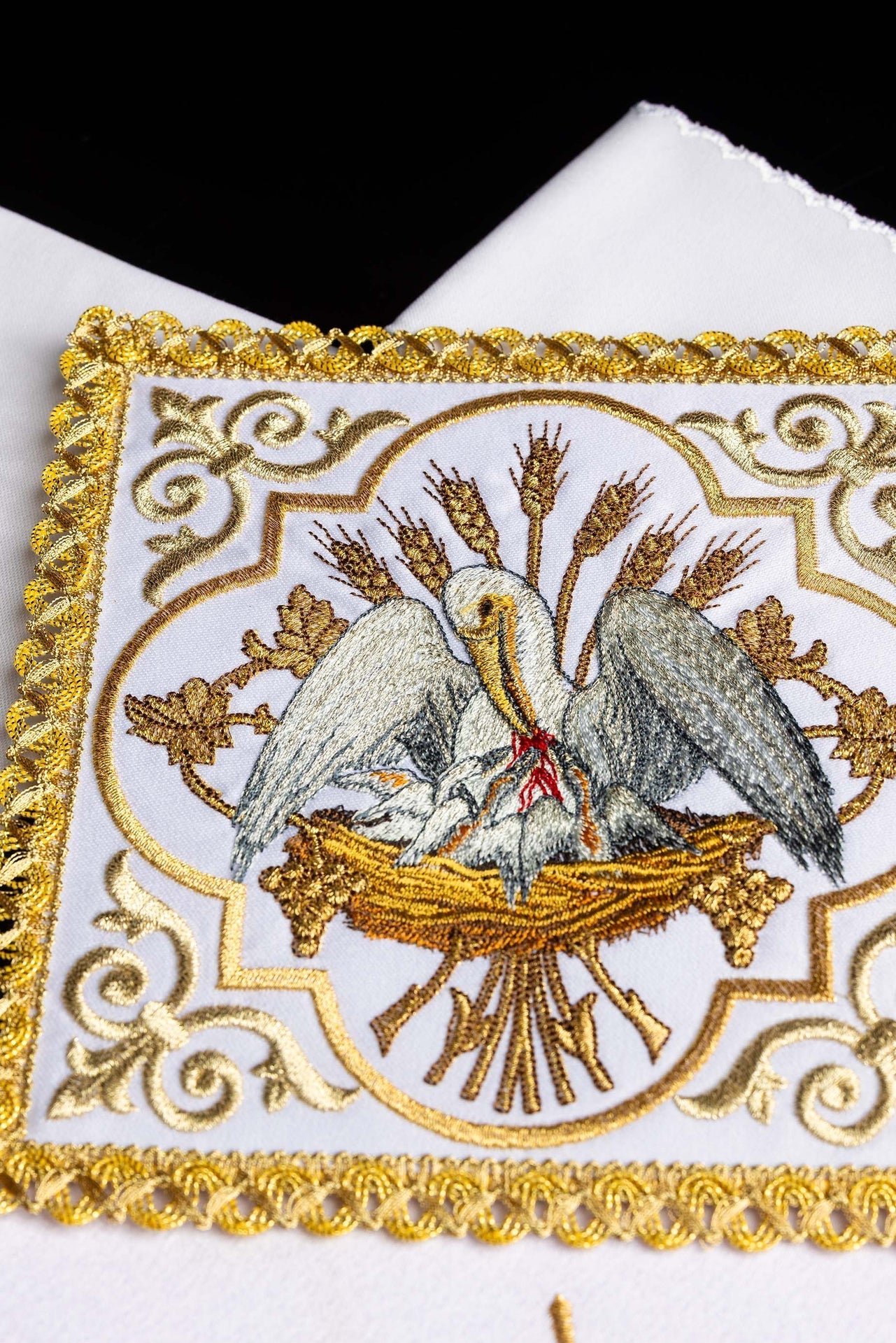Linges d’autel brodés avec l’image d’un pélican KK/5008 - CHASUBLES.FR