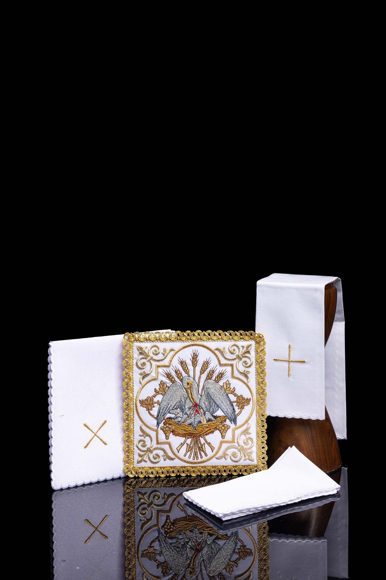 Linges d’autel brodés avec l’image d’un pélican KK/5008 - CHASUBLES.FR