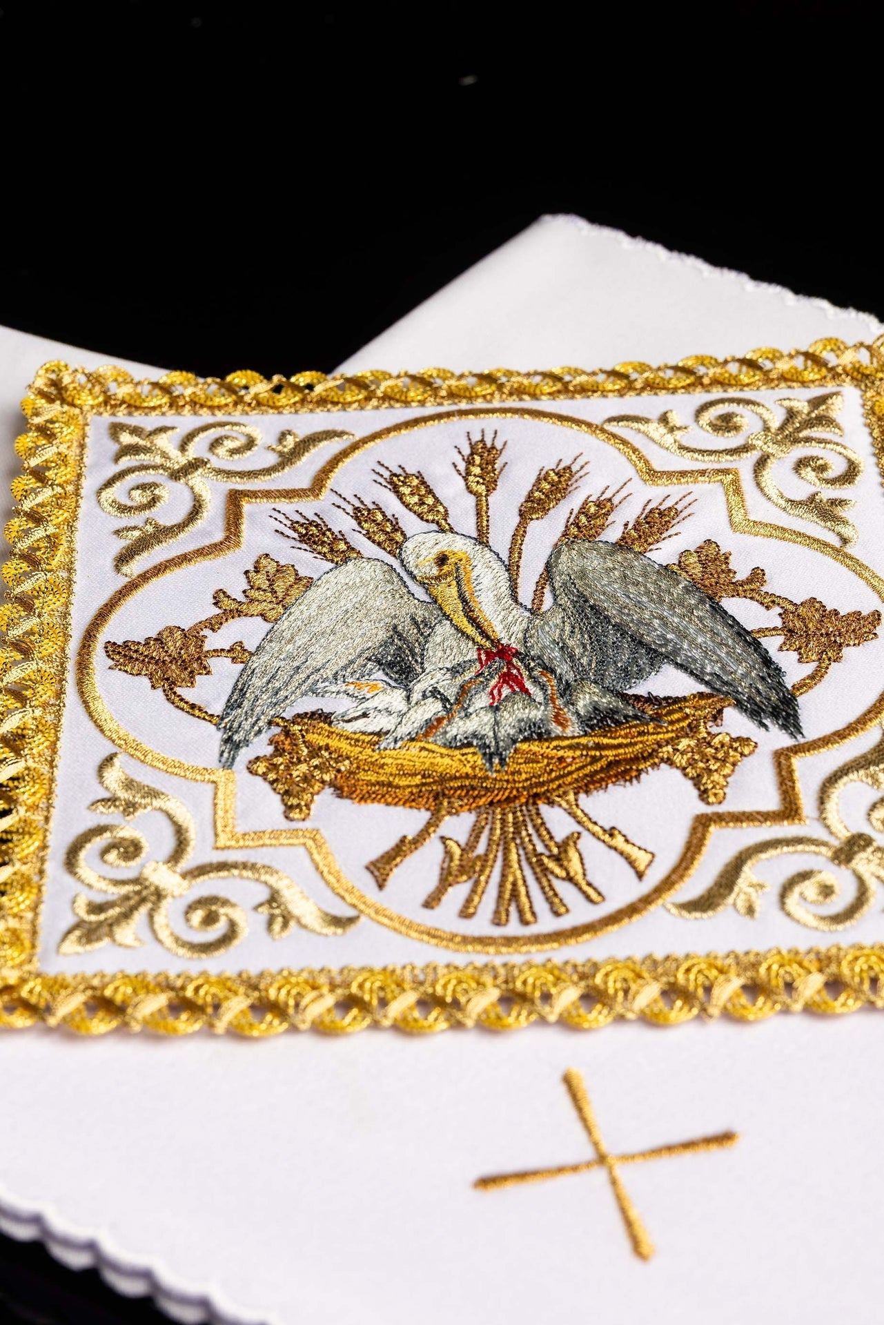 Linges d’autel brodés avec l’image d’un pélican KK/5008 - CHASUBLES.FR