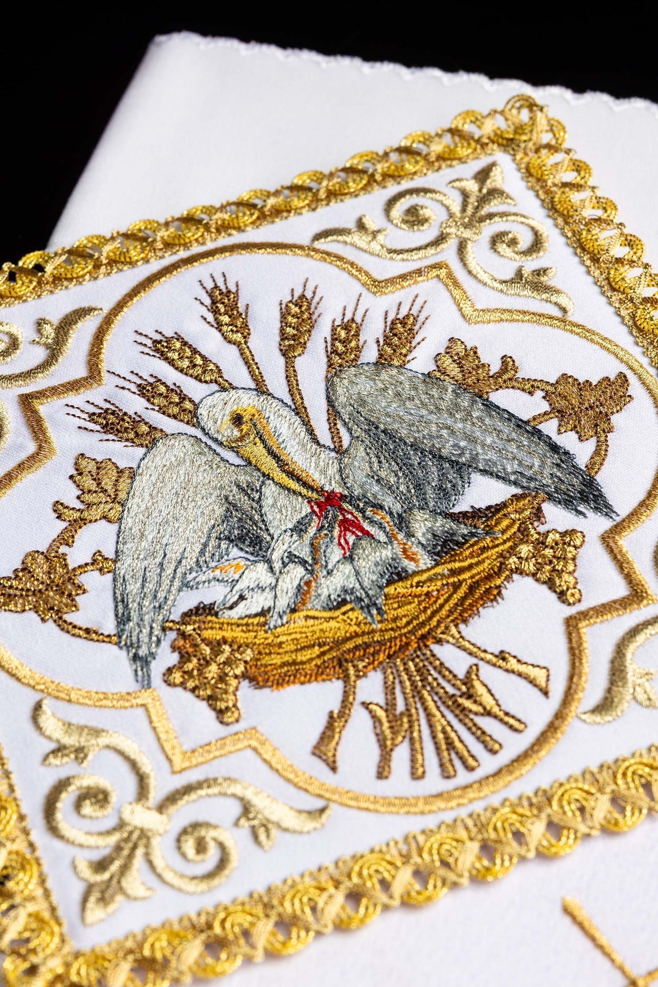 Linges d’autel brodés avec l’image d’un pélican KK/5008 - CHASUBLES.FR