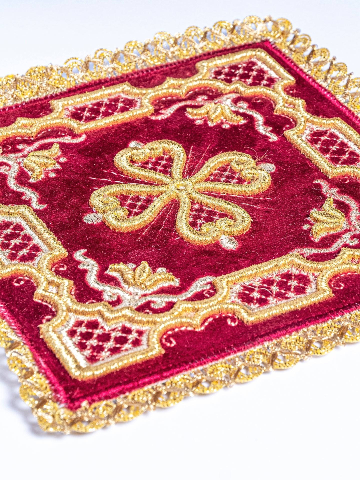 Linges d'autel brodés en velours rouge KKL/5004/C1 - CHASUBLES.FR