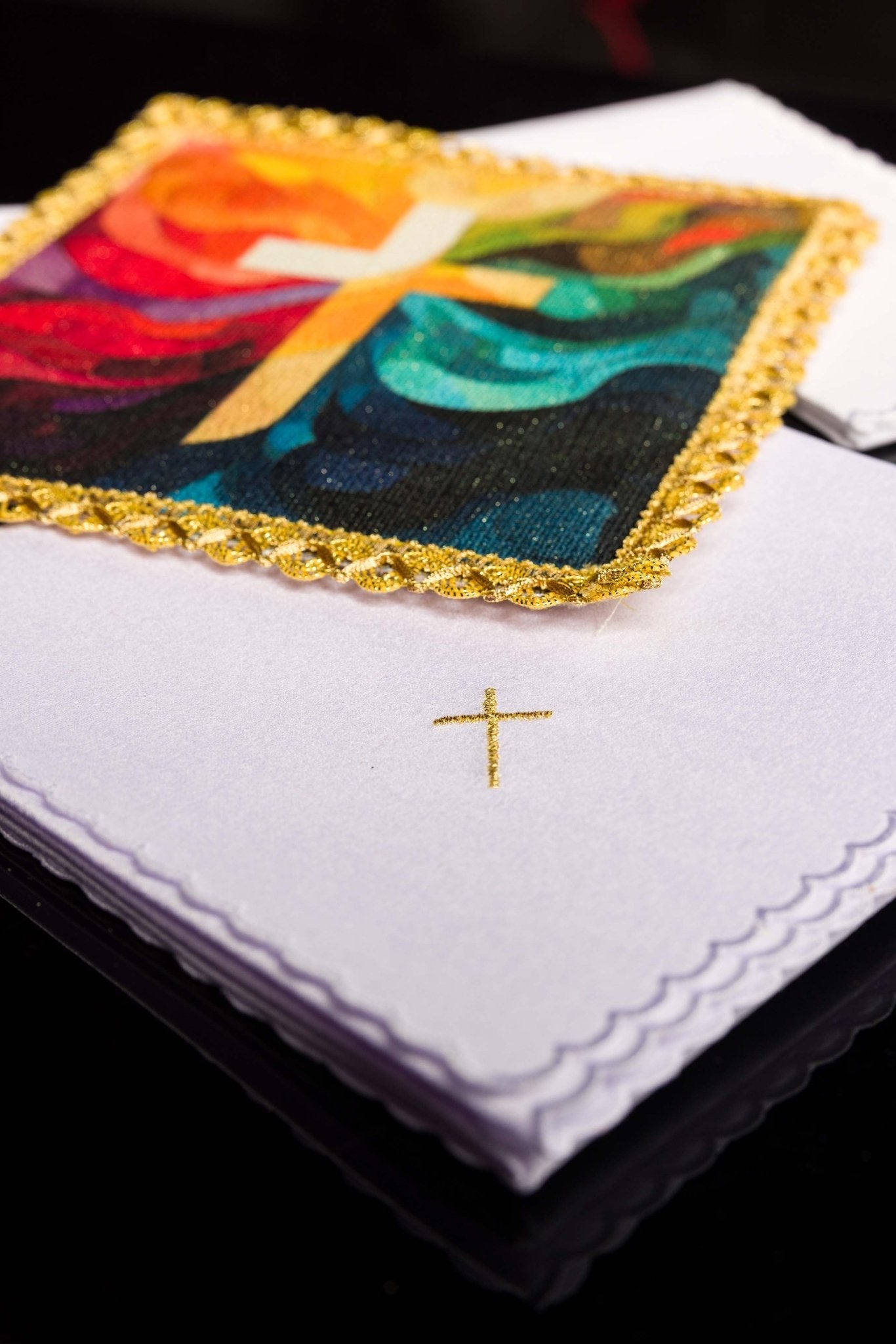 Linges d'autel imprimés en couleur avec motif de croix KOD/5005/99 - CHASUBLES.FR