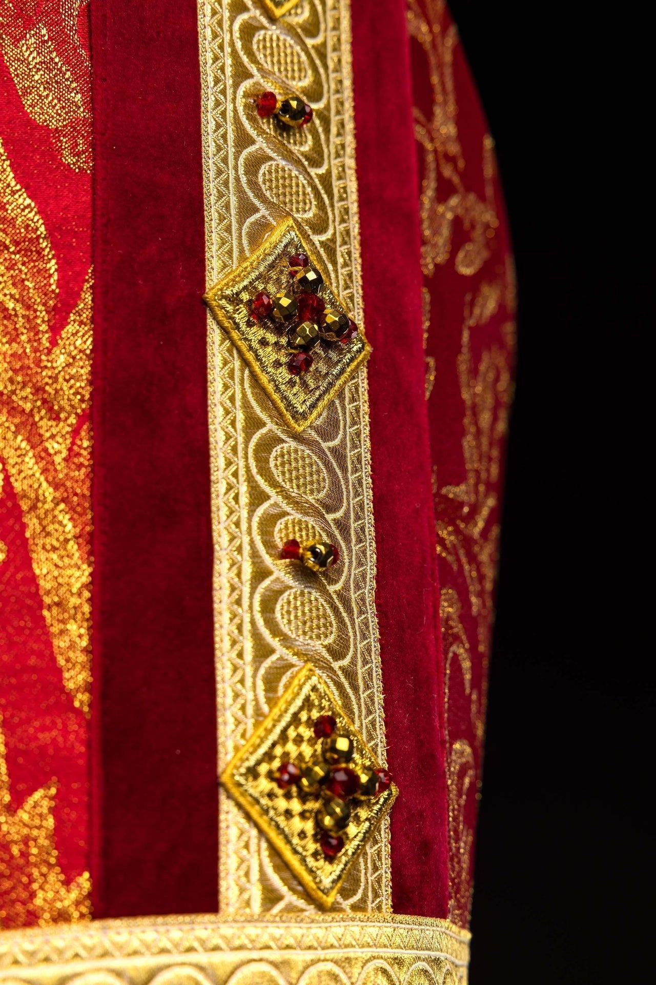 Mitra faite à la main avec pierres naturelles Handmade 9003 HM/9003/02/90-1 - CHASUBLES.FR