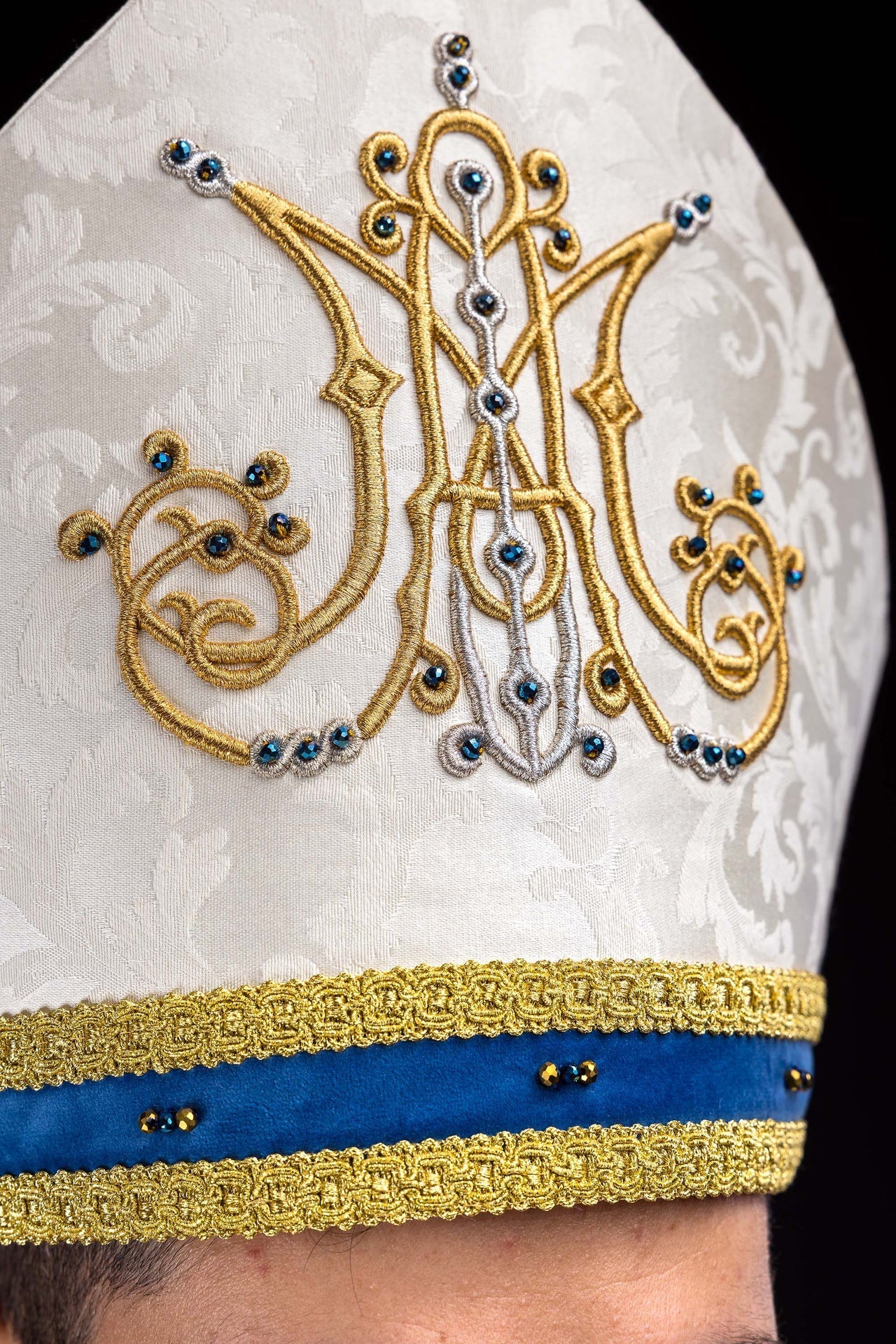 Mitra mariale faite à la main avec pierres naturelles Handmade 9006 HM/9006/05/88-1 - CHASUBLES.FR