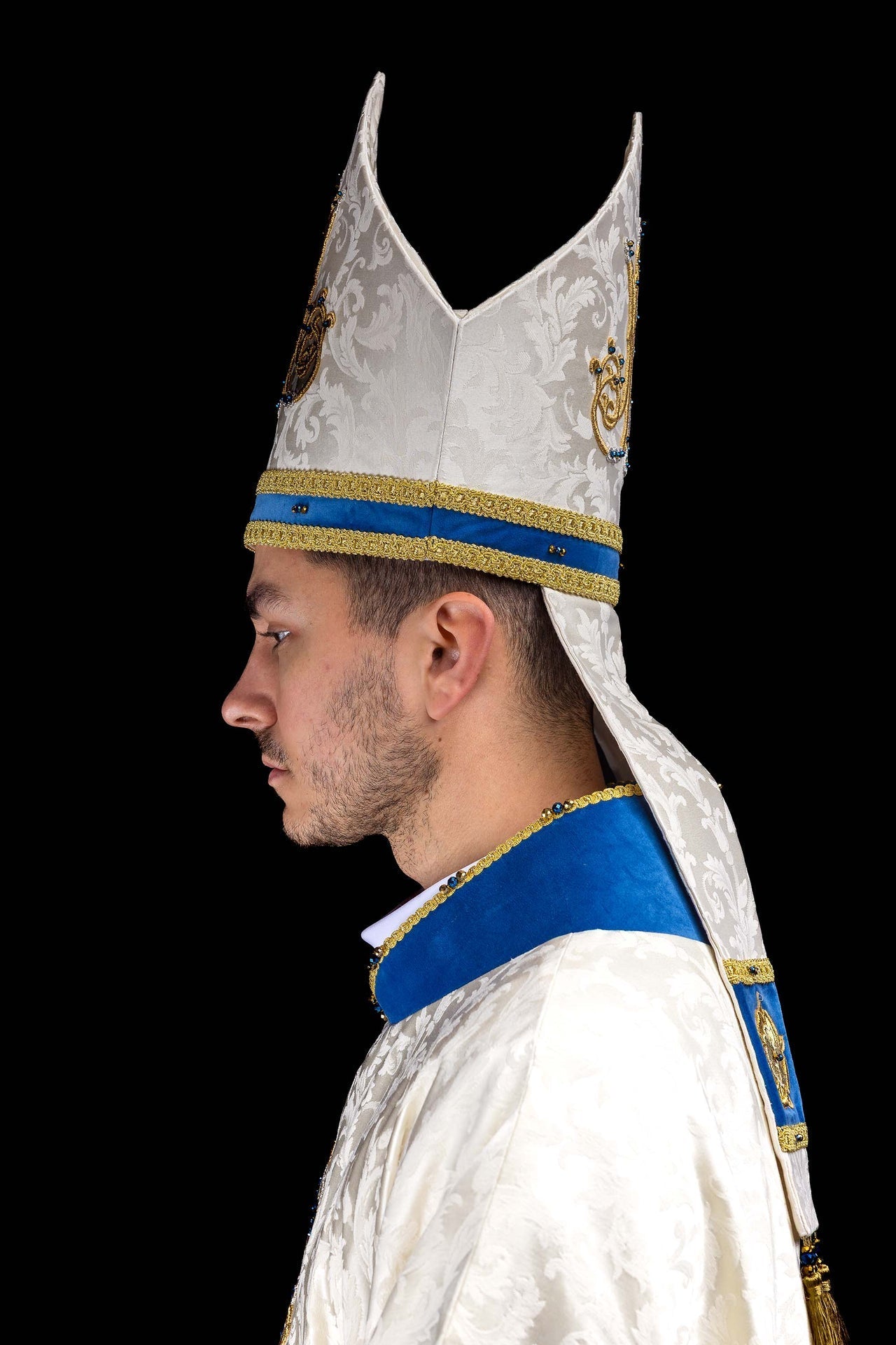 Mitra mariale faite à la main avec pierres naturelles Handmade 9006 HM/9006/05/88-1 - CHASUBLES.FR