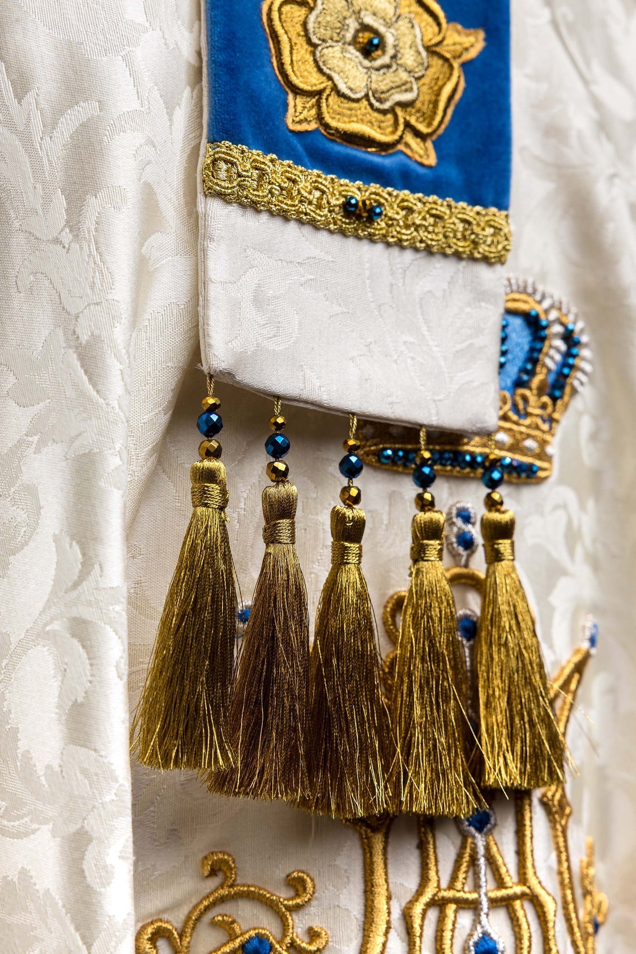 Mitra mariale faite à la main avec pierres naturelles Handmade 9006 HM/9006/05/88-1 - CHASUBLES.FR