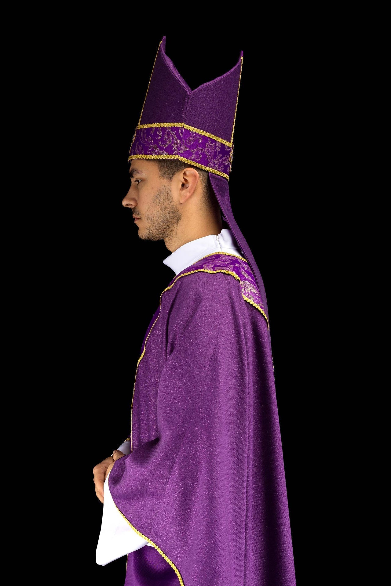 Mitre violette brodée d’une croix ornée de tissu jacquard LE/9075/03-1 - CHASUBLES.FR