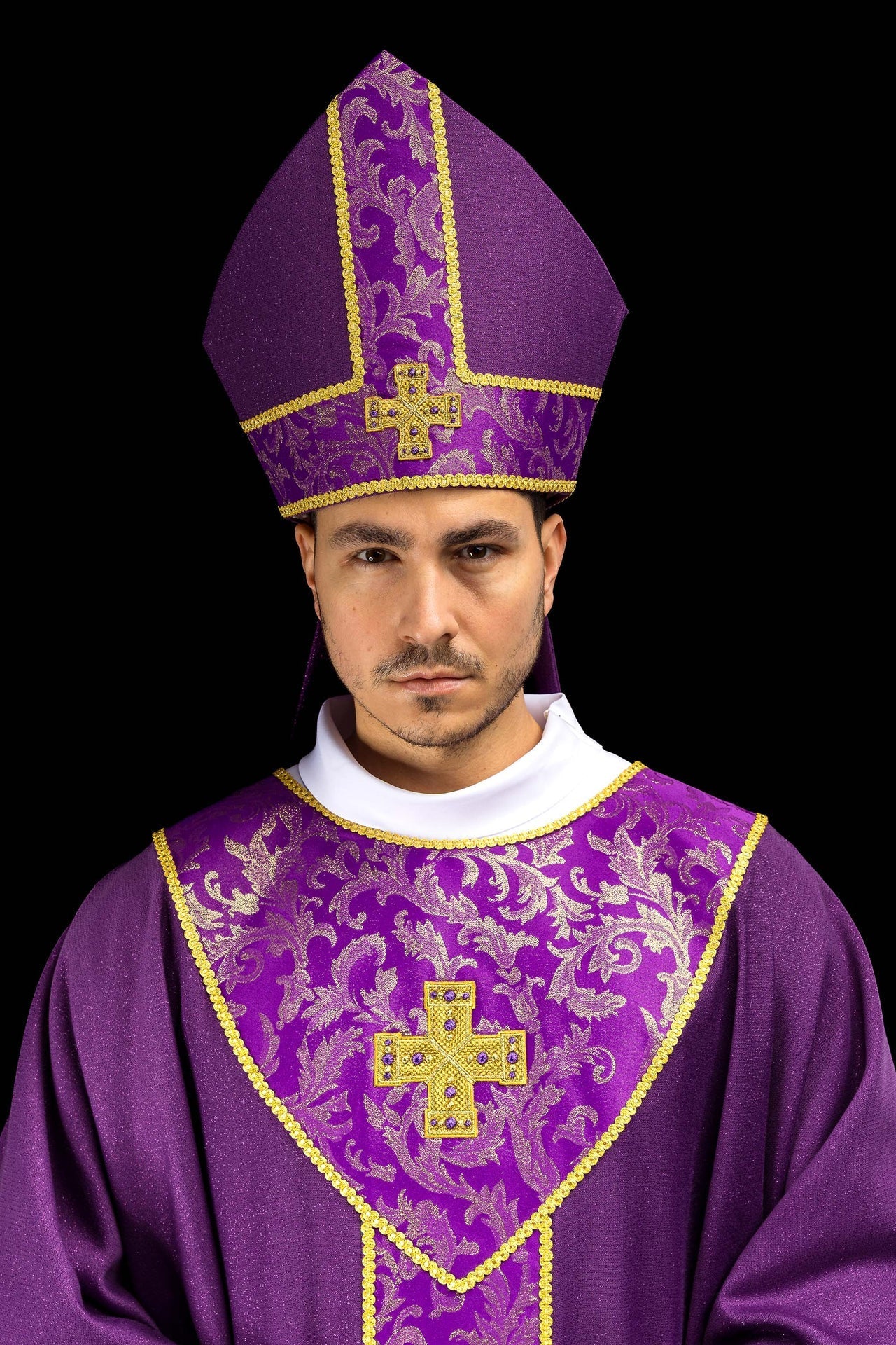Mitre violette brodée d’une croix ornée de tissu jacquard LE/9075/03-1 - CHASUBLES.FR