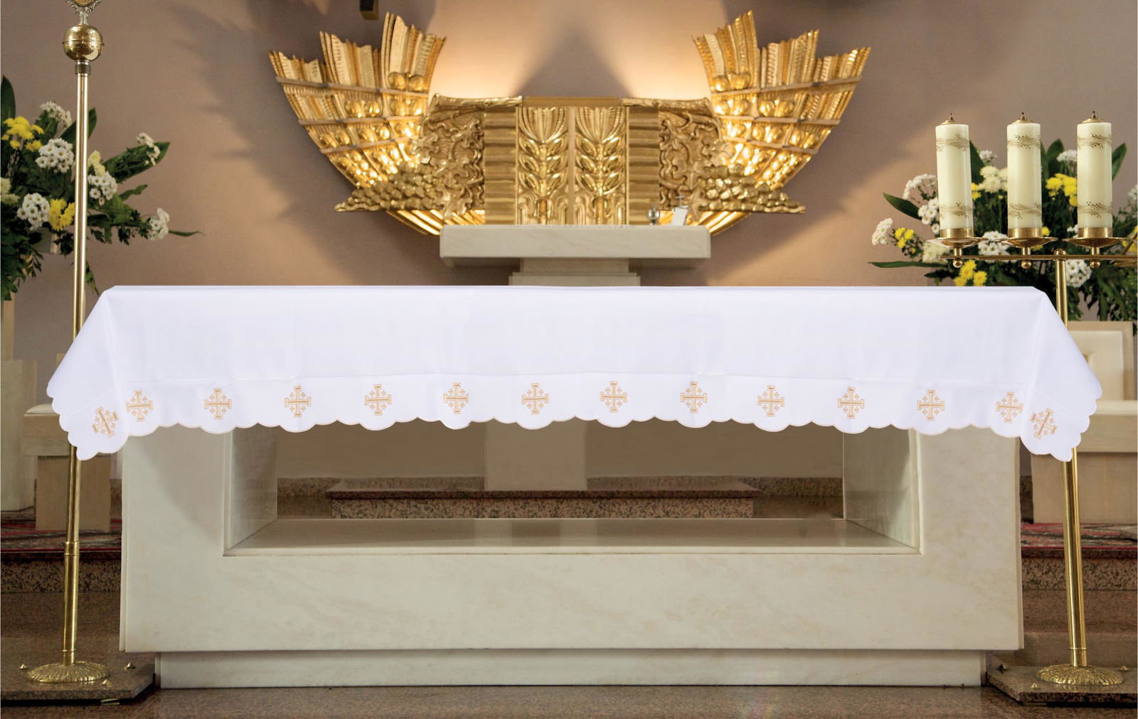 Nappe d'autel avec broderie de croix sur le devant KOO/091 150*300 (obszywany) - CHASUBLES.FR